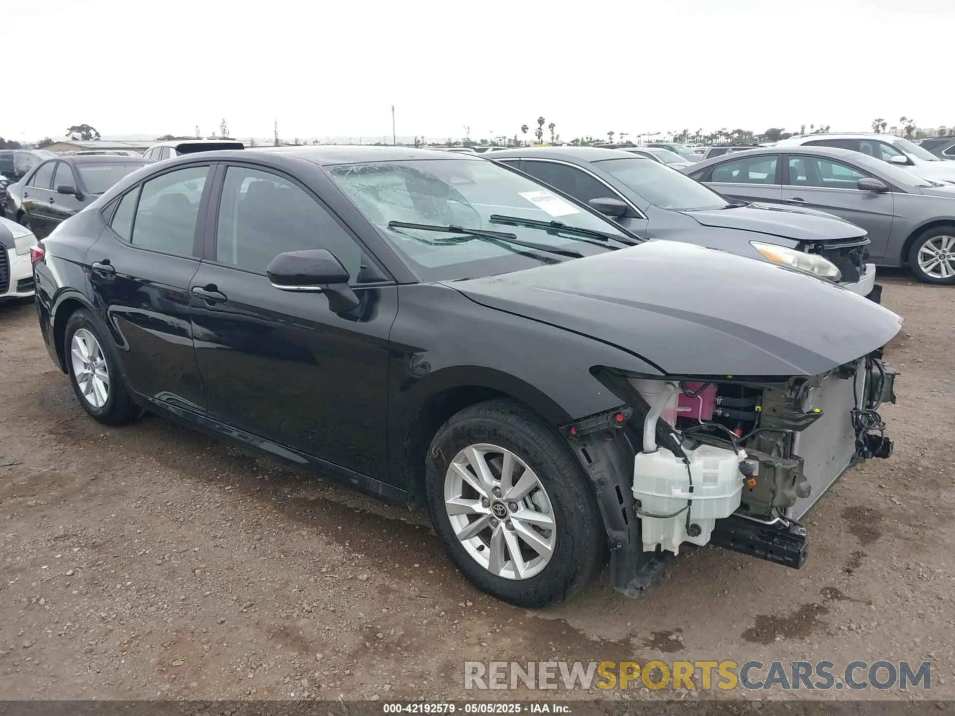 1 Photograph of a damaged car 4T1DBADK4SU004184 TOYOTA CAMRY 2025