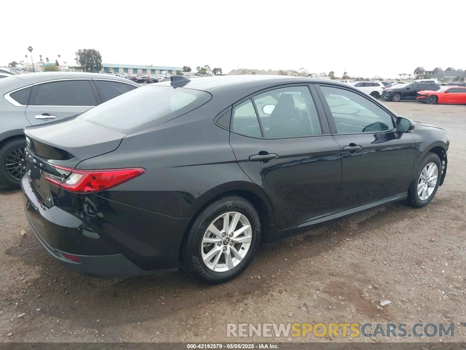 4 Photograph of a damaged car 4T1DBADK4SU004184 TOYOTA CAMRY 2025