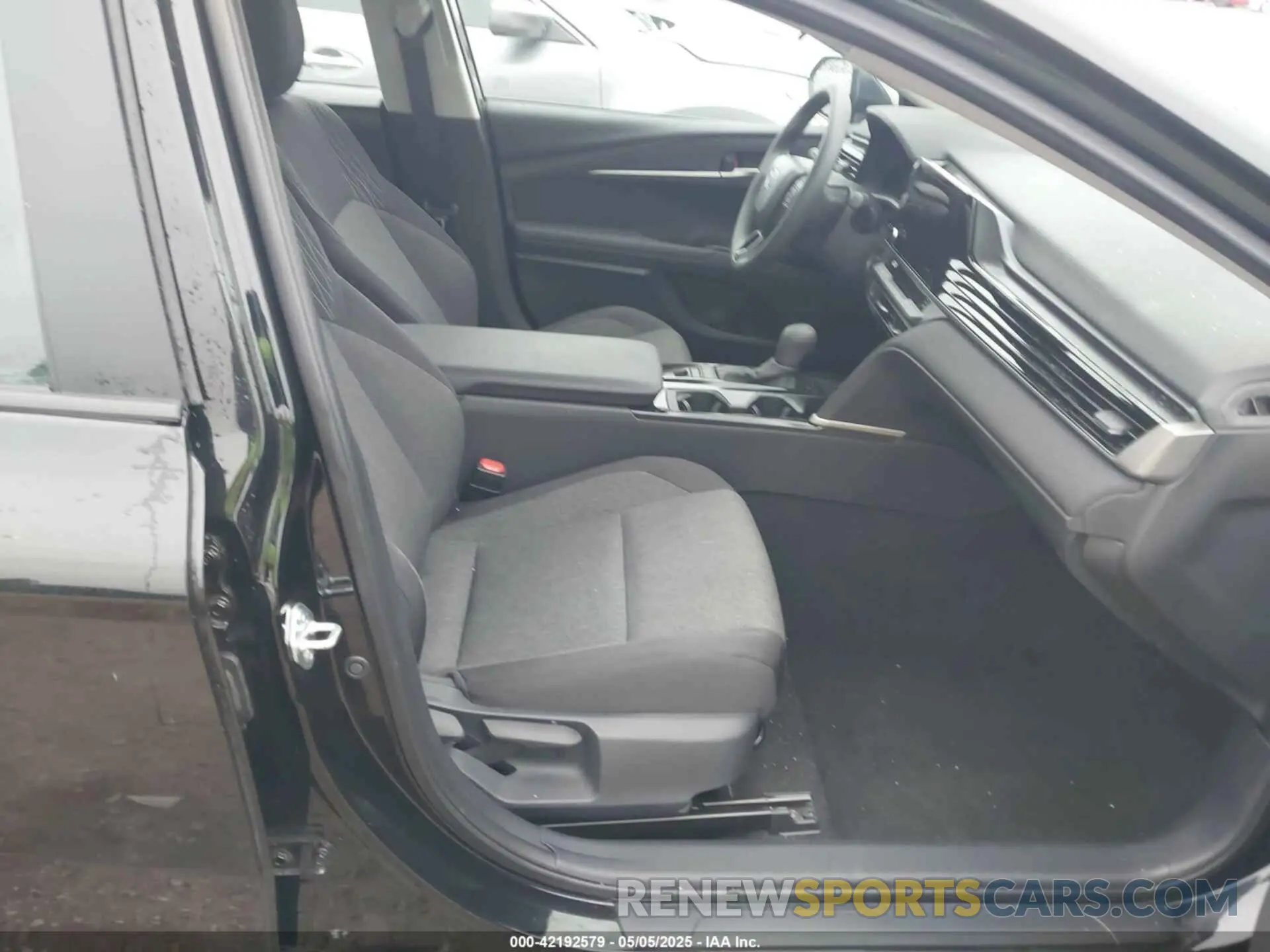5 Photograph of a damaged car 4T1DBADK4SU004184 TOYOTA CAMRY 2025