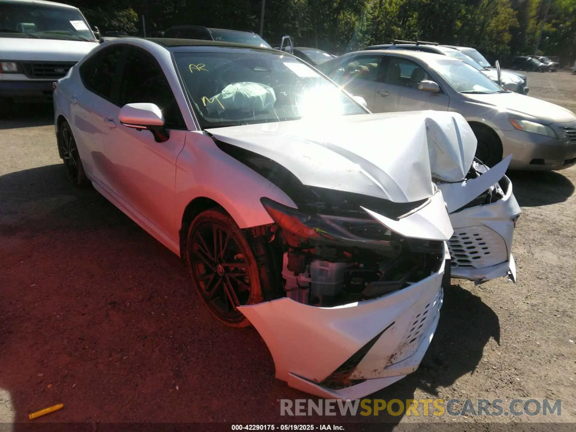 1 Photograph of a damaged car 4T1DBADK4SU013192 TOYOTA CAMRY 2025