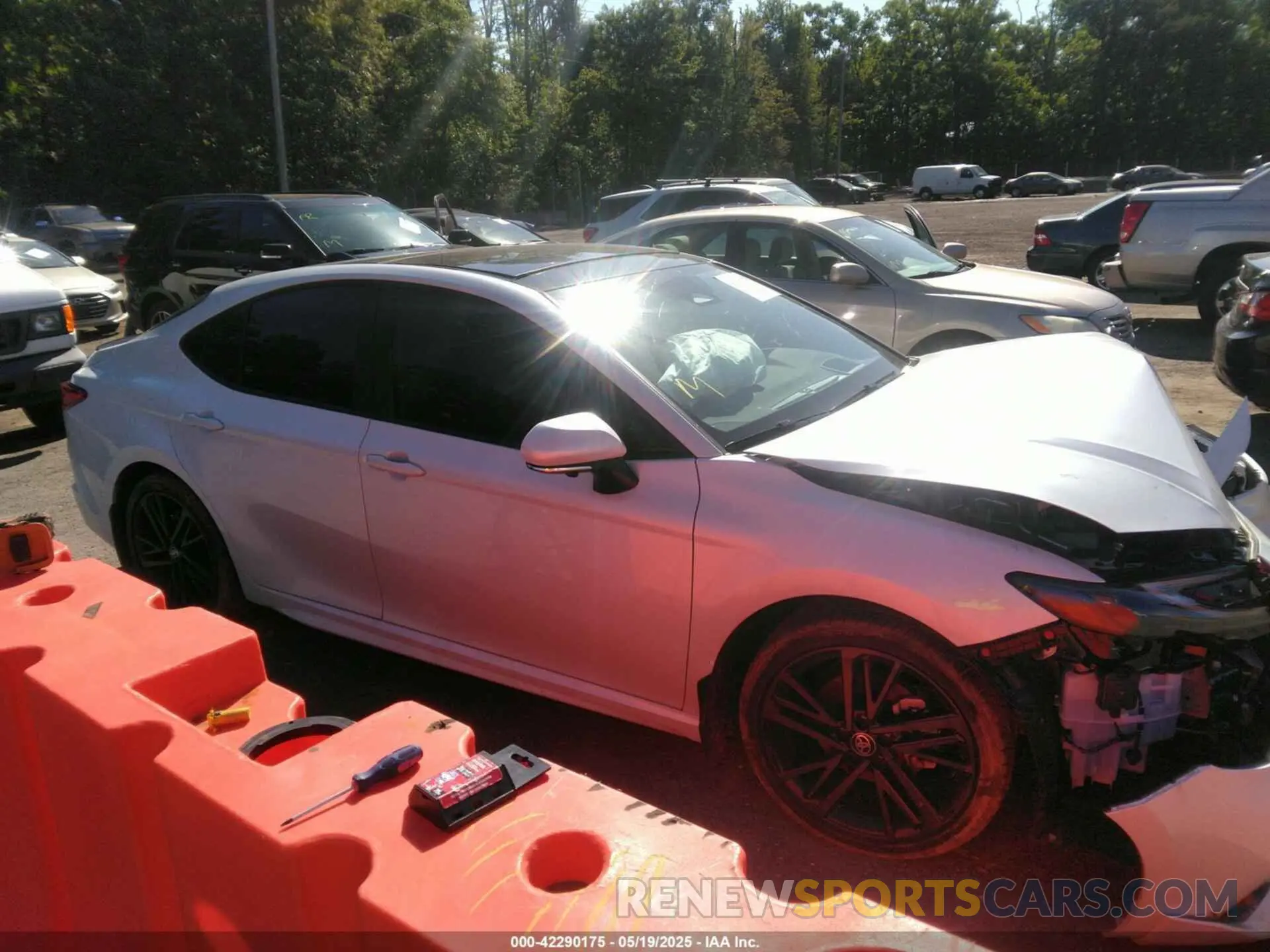 13 Photograph of a damaged car 4T1DBADK4SU013192 TOYOTA CAMRY 2025