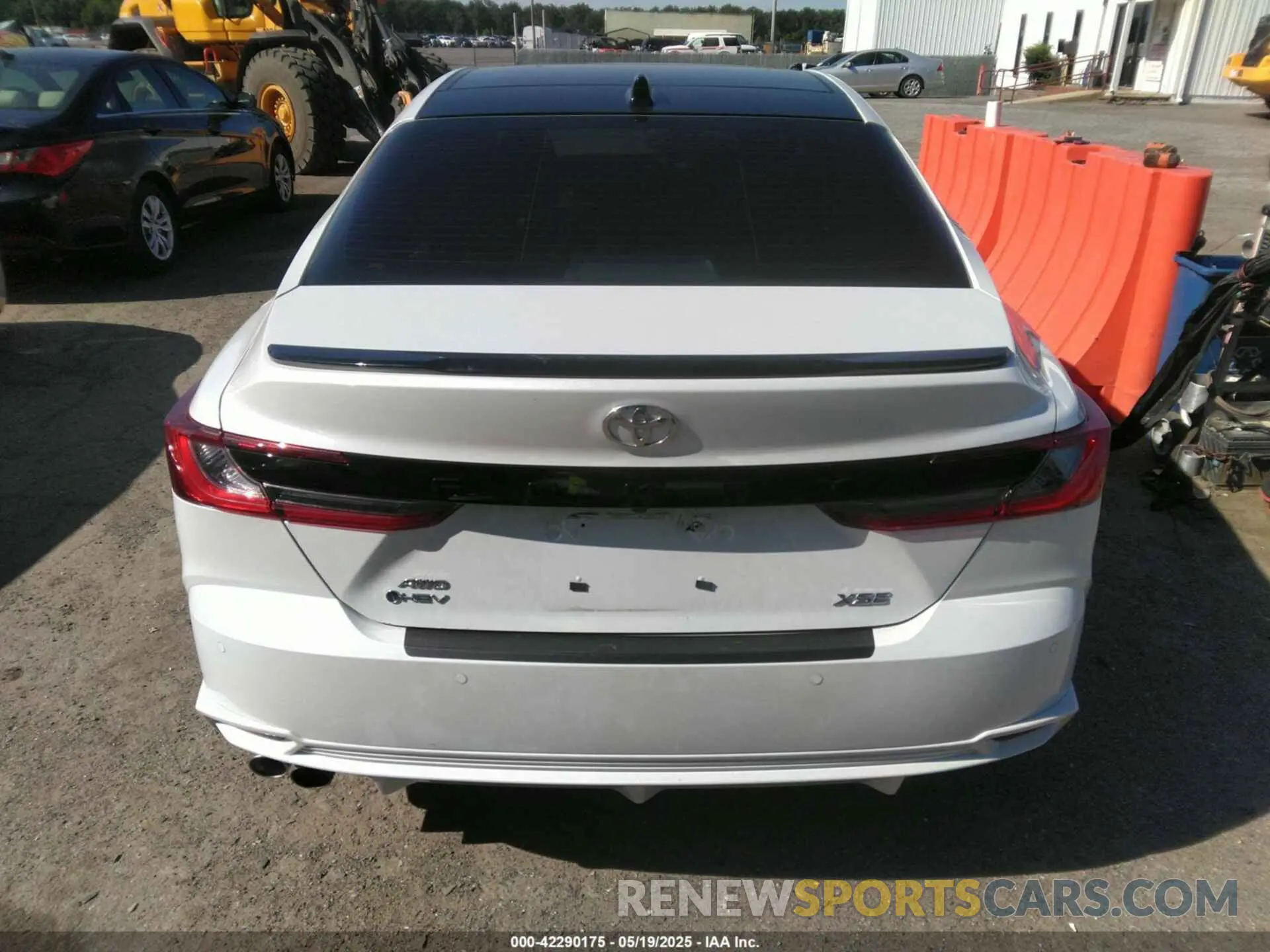 16 Photograph of a damaged car 4T1DBADK4SU013192 TOYOTA CAMRY 2025