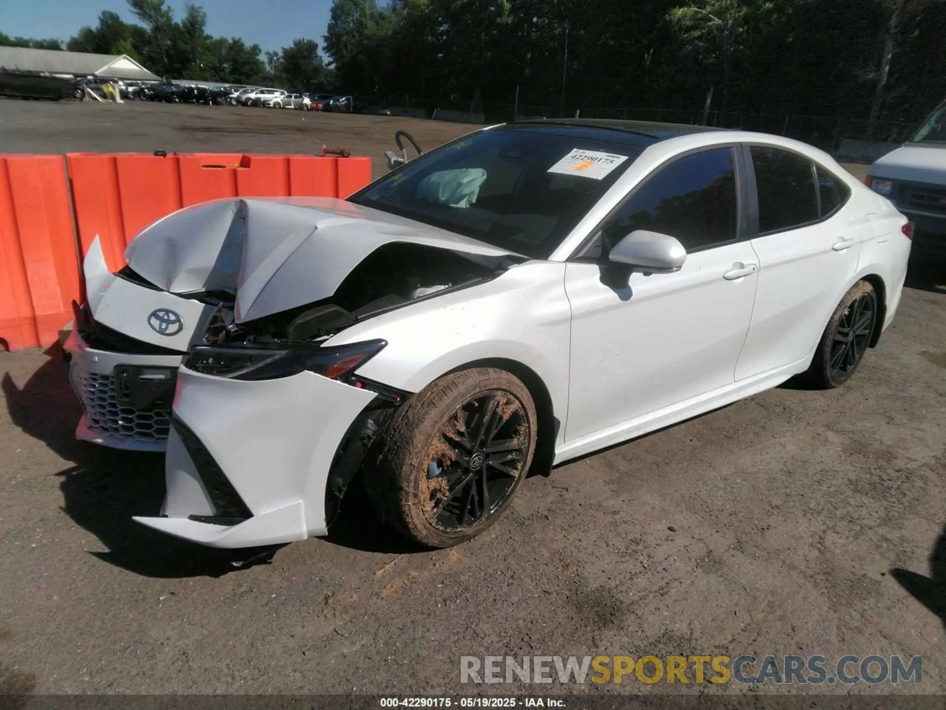 2 Photograph of a damaged car 4T1DBADK4SU013192 TOYOTA CAMRY 2025