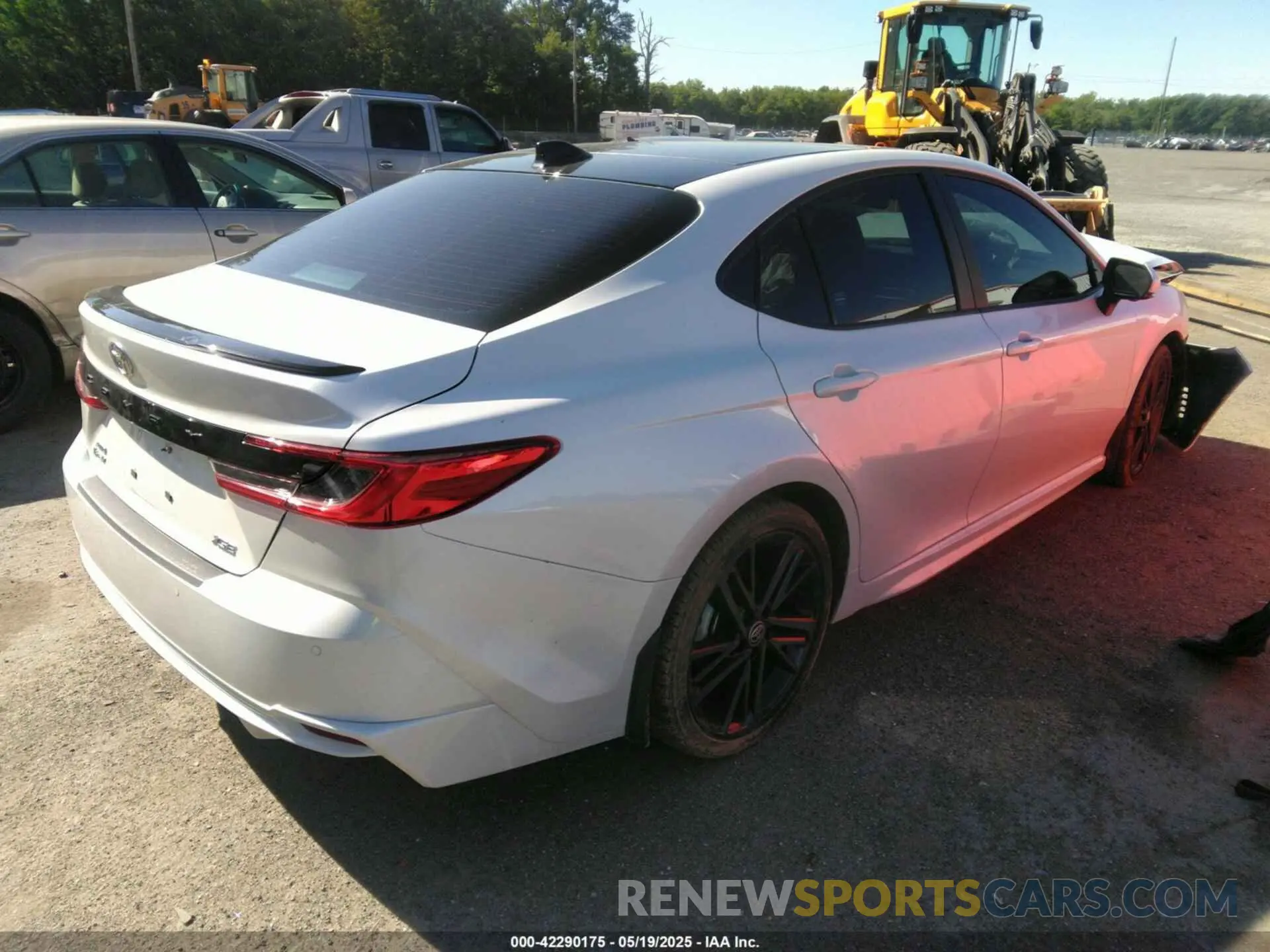 4 Photograph of a damaged car 4T1DBADK4SU013192 TOYOTA CAMRY 2025
