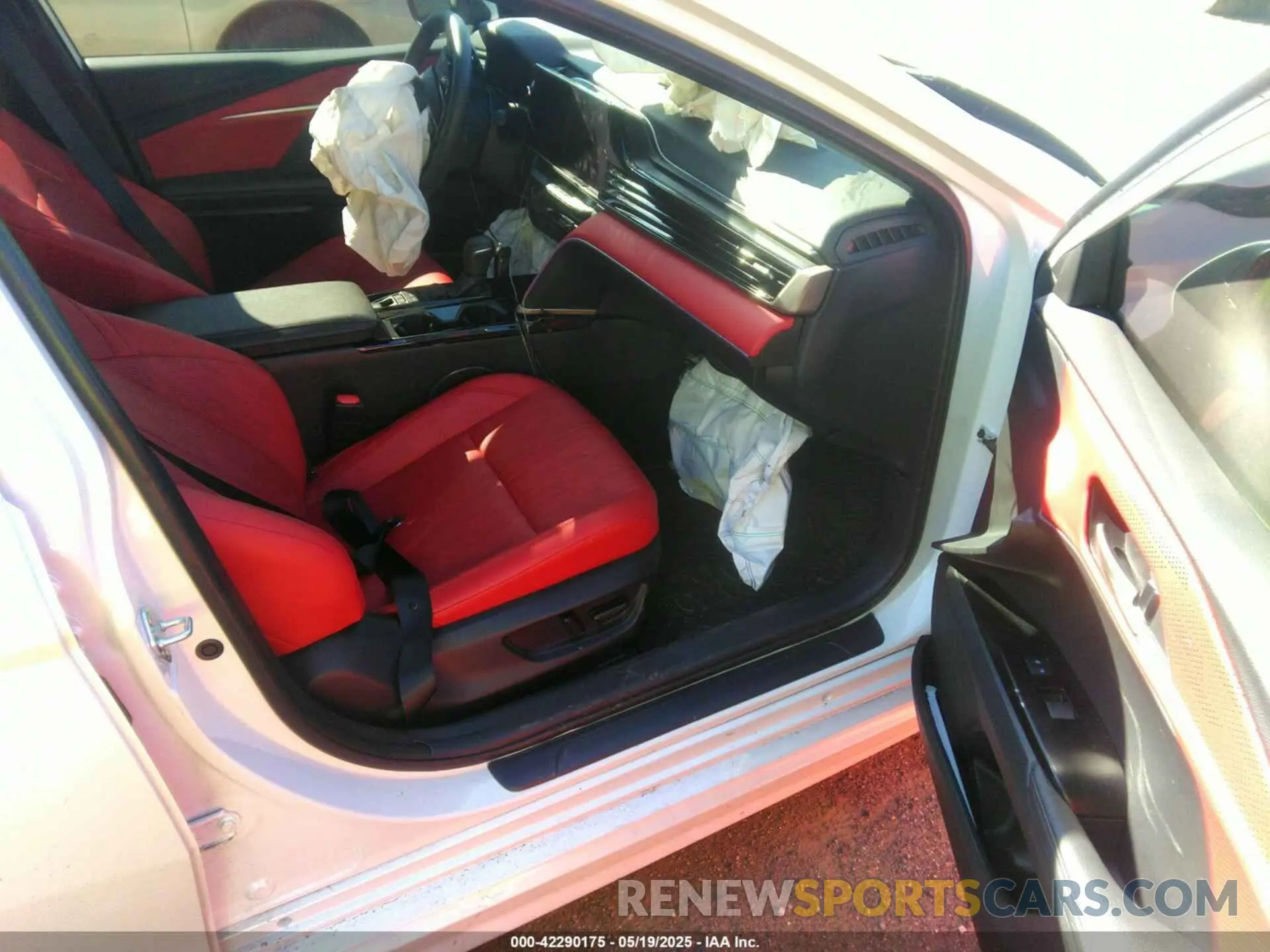 5 Photograph of a damaged car 4T1DBADK4SU013192 TOYOTA CAMRY 2025