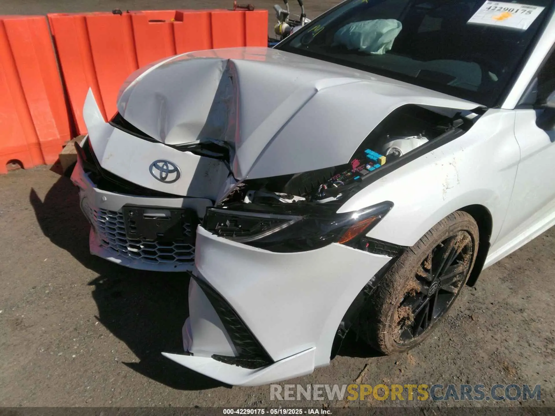 6 Photograph of a damaged car 4T1DBADK4SU013192 TOYOTA CAMRY 2025