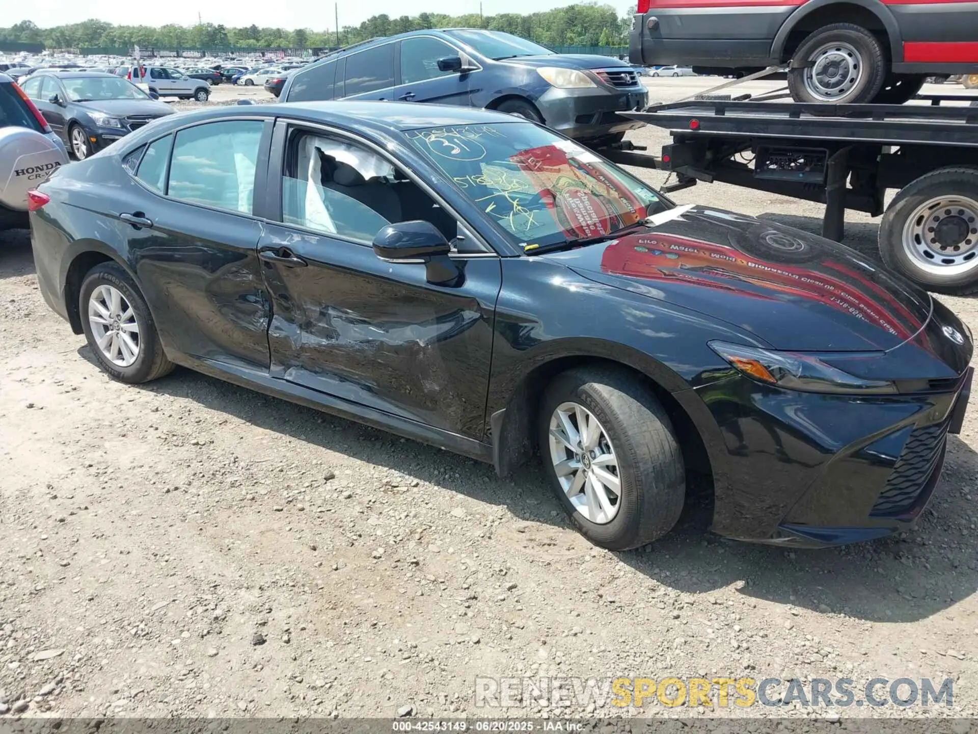 1 Photograph of a damaged car 4T1DBADK4SU509576 TOYOTA CAMRY 2025