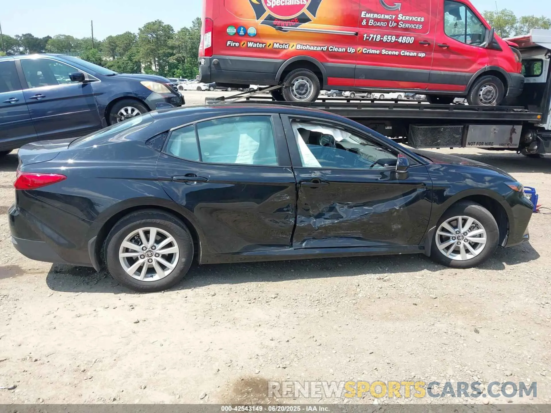 13 Photograph of a damaged car 4T1DBADK4SU509576 TOYOTA CAMRY 2025