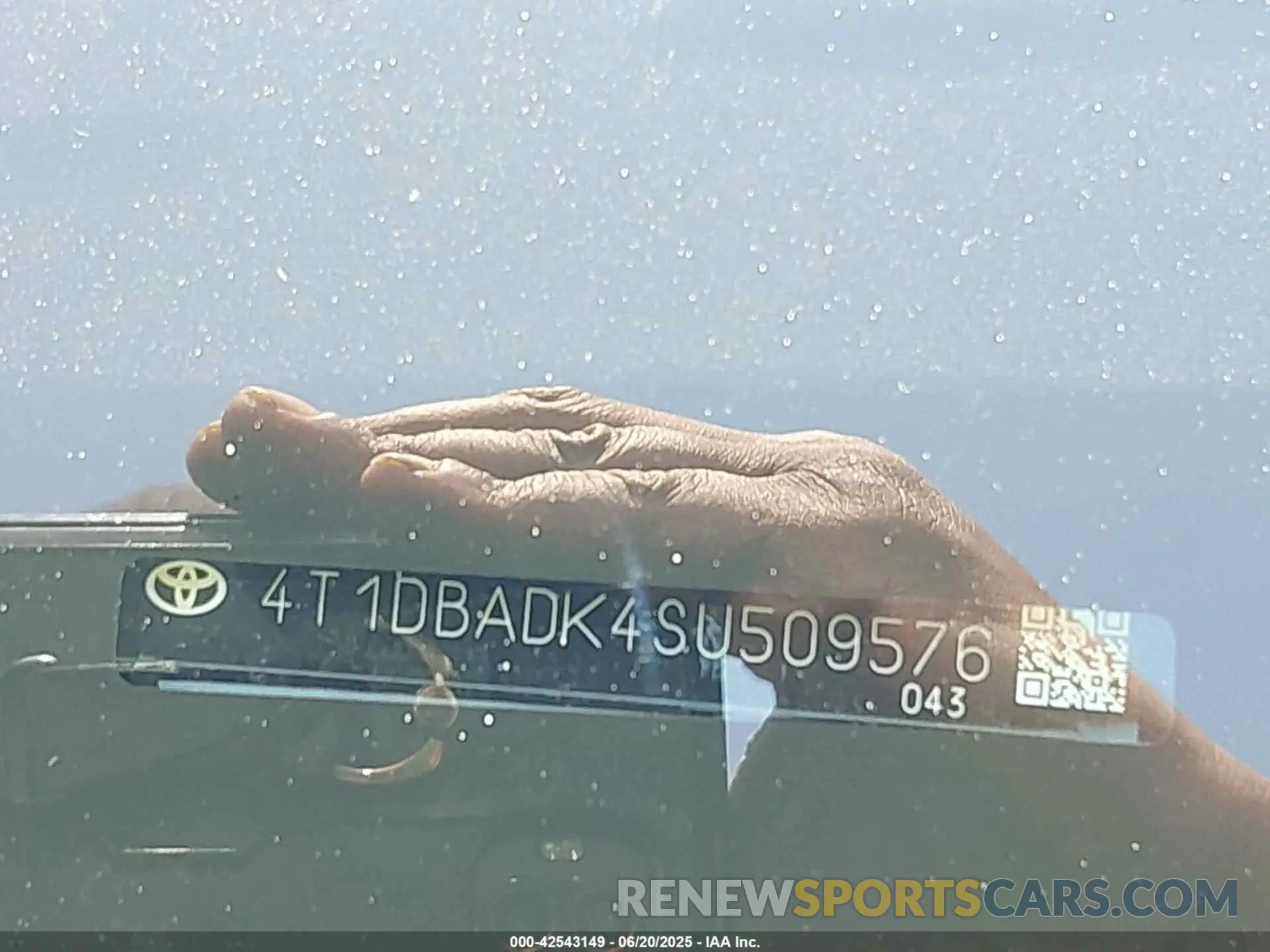 17 Photograph of a damaged car 4T1DBADK4SU509576 TOYOTA CAMRY 2025