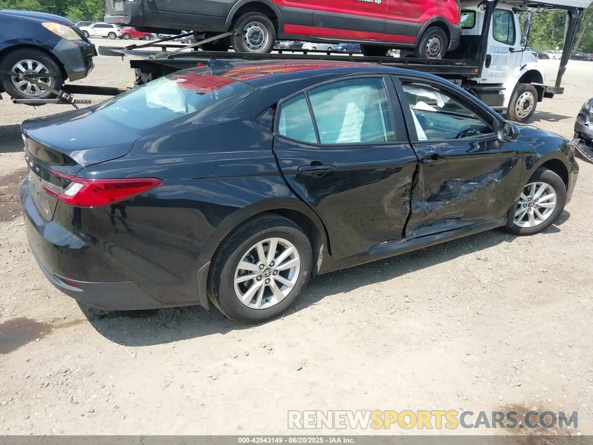 4 Photograph of a damaged car 4T1DBADK4SU509576 TOYOTA CAMRY 2025