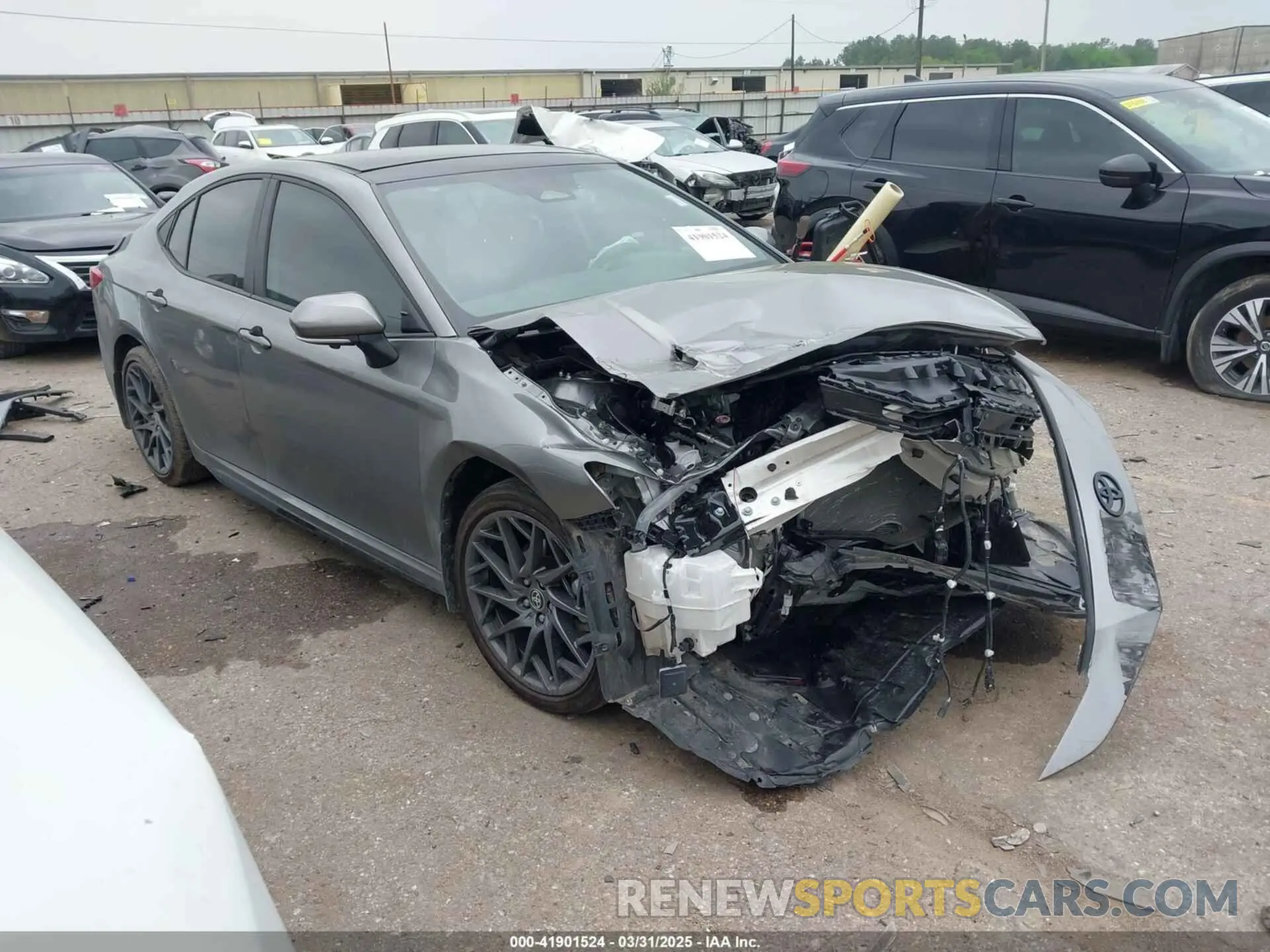 1 Photograph of a damaged car 4T1DBADK4SU514096 TOYOTA CAMRY 2025