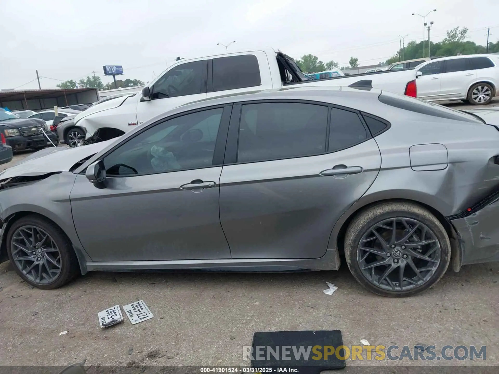 15 Photograph of a damaged car 4T1DBADK4SU514096 TOYOTA CAMRY 2025