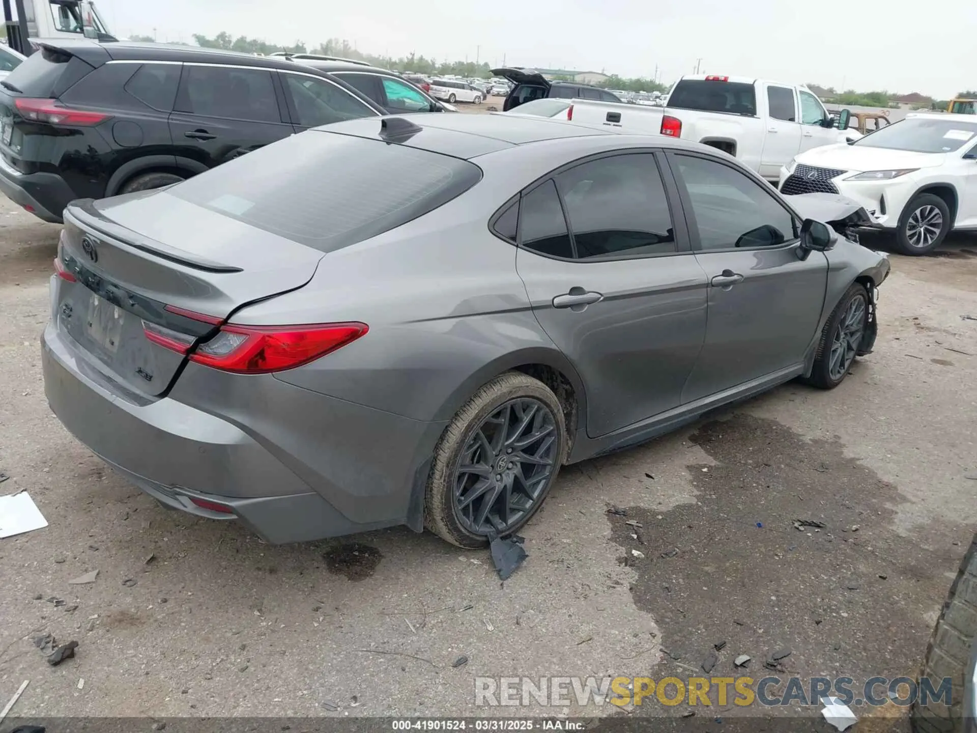 4 Photograph of a damaged car 4T1DBADK4SU514096 TOYOTA CAMRY 2025