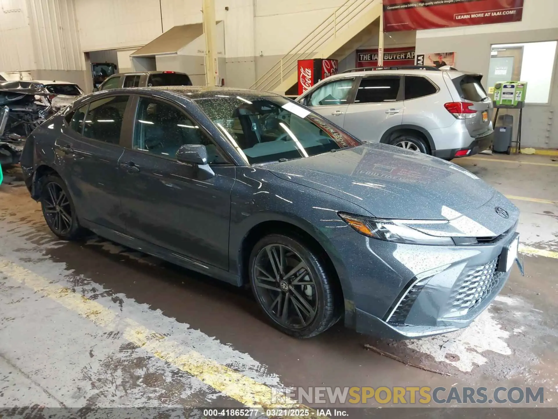 1 Photograph of a damaged car 4T1DBADK4SU520156 TOYOTA CAMRY 2025