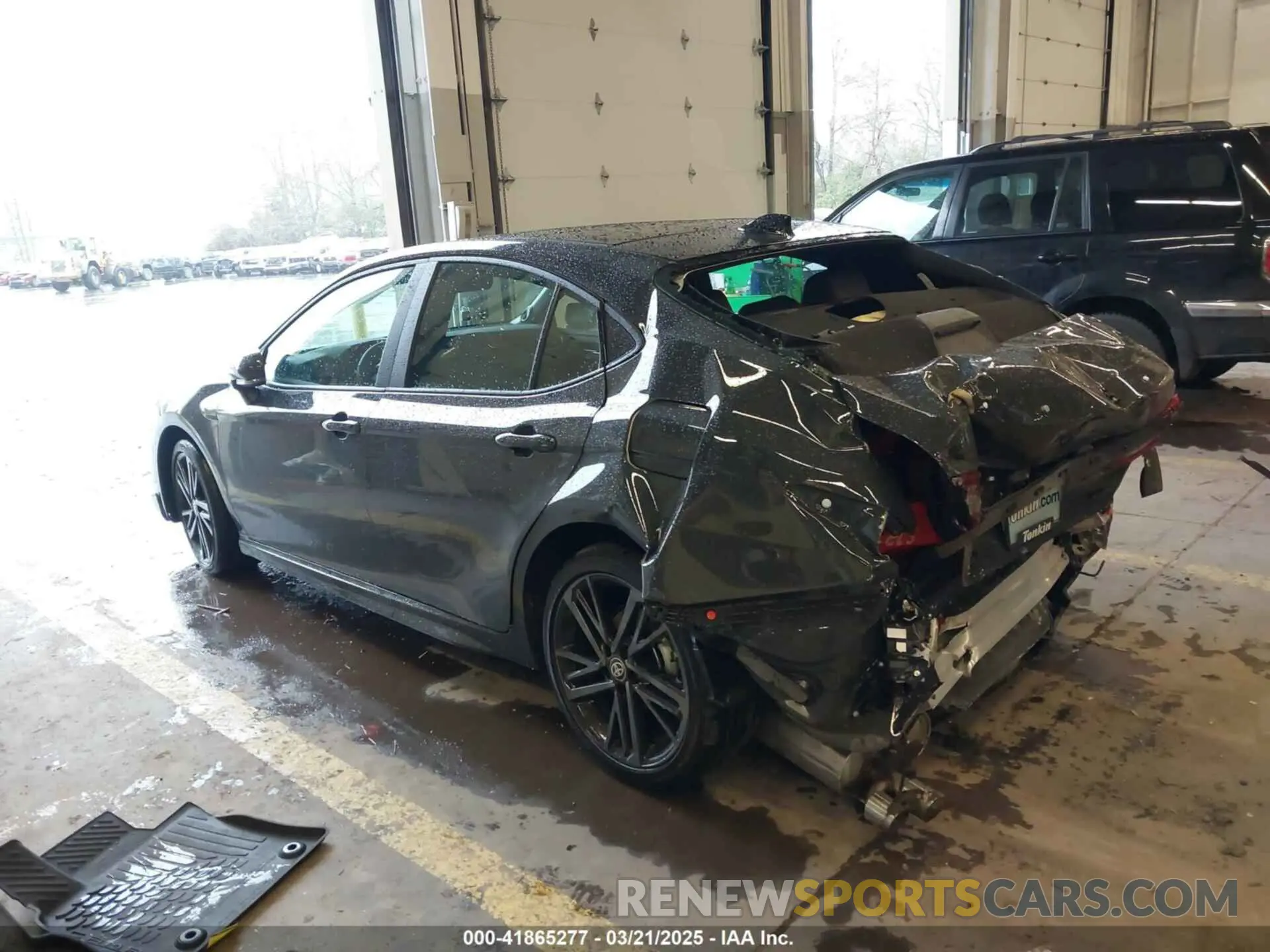 3 Photograph of a damaged car 4T1DBADK4SU520156 TOYOTA CAMRY 2025