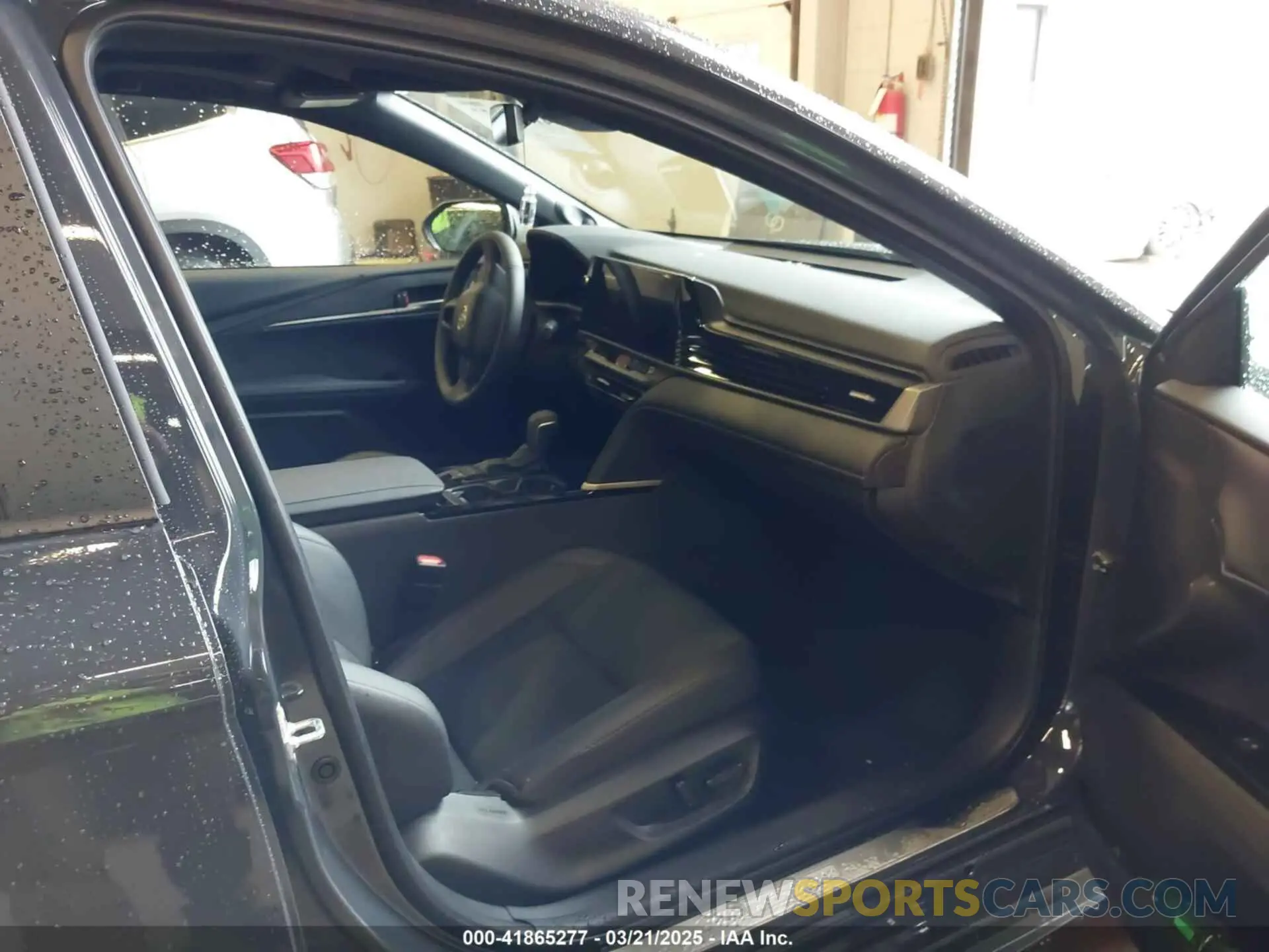 5 Photograph of a damaged car 4T1DBADK4SU520156 TOYOTA CAMRY 2025