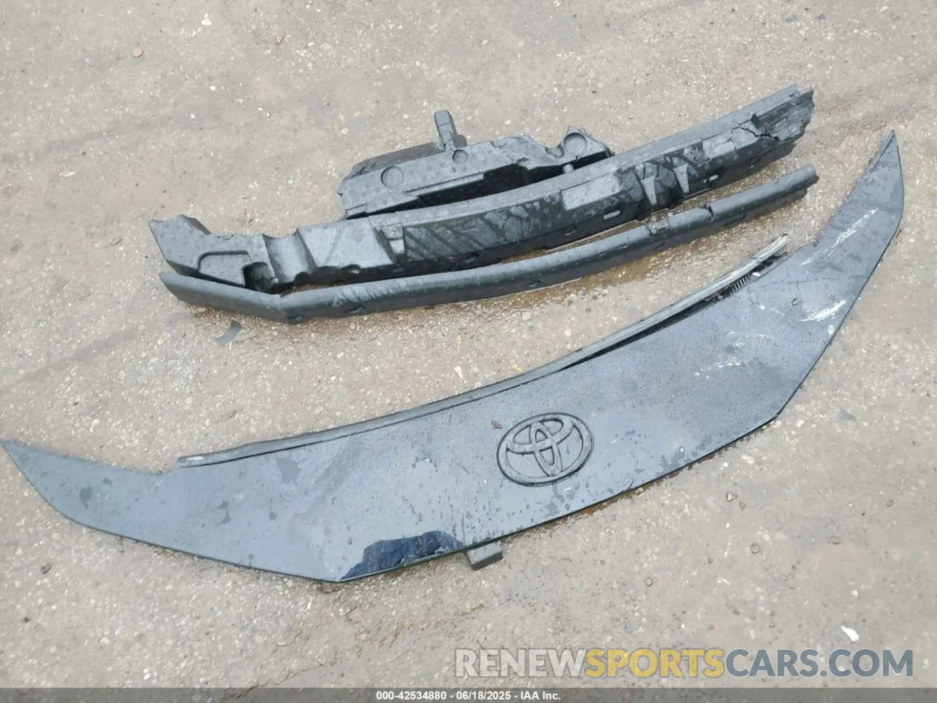 11 Photograph of a damaged car 4T1DBADK5SU503558 TOYOTA CAMRY 2025