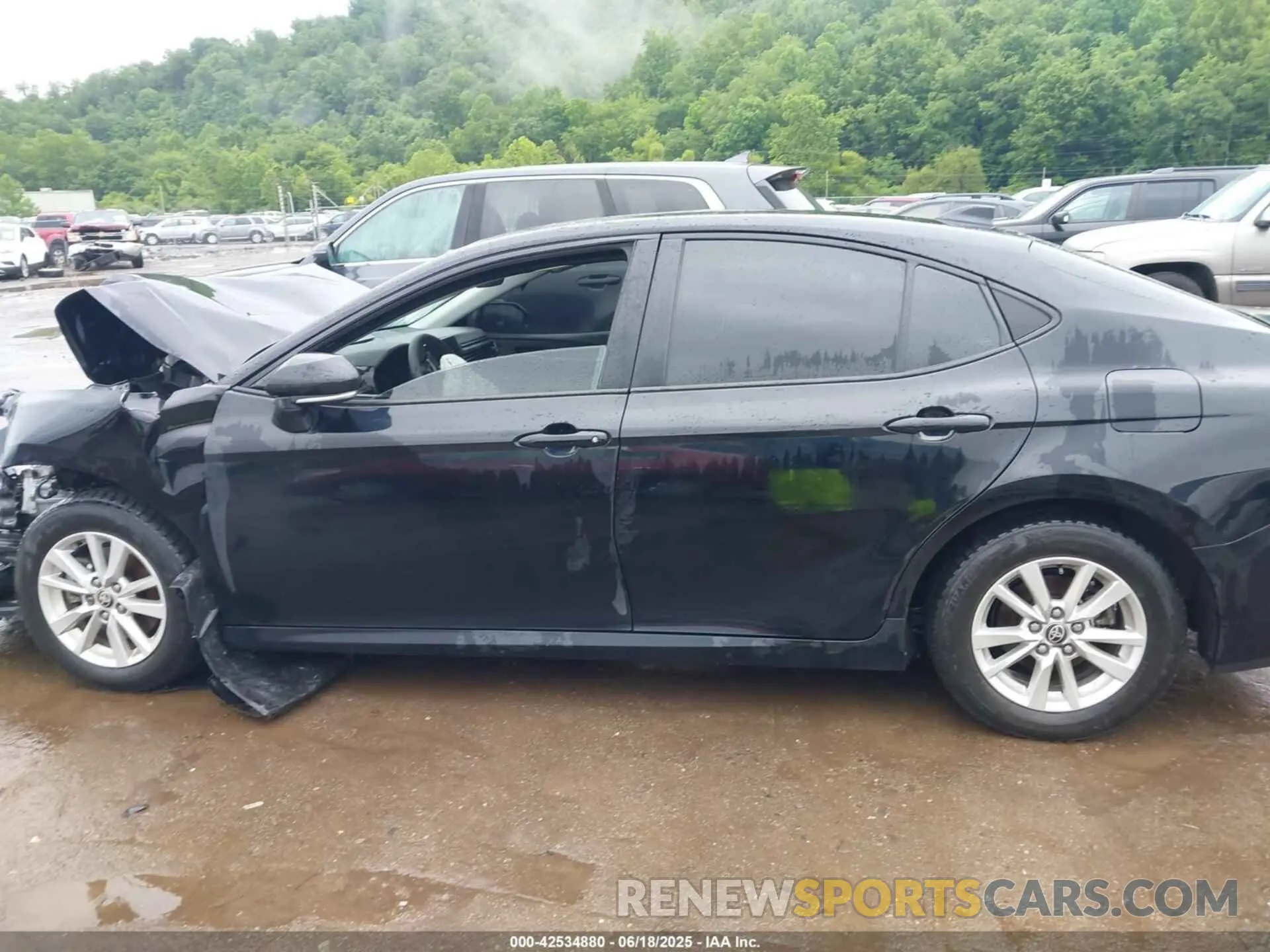 14 Photograph of a damaged car 4T1DBADK5SU503558 TOYOTA CAMRY 2025