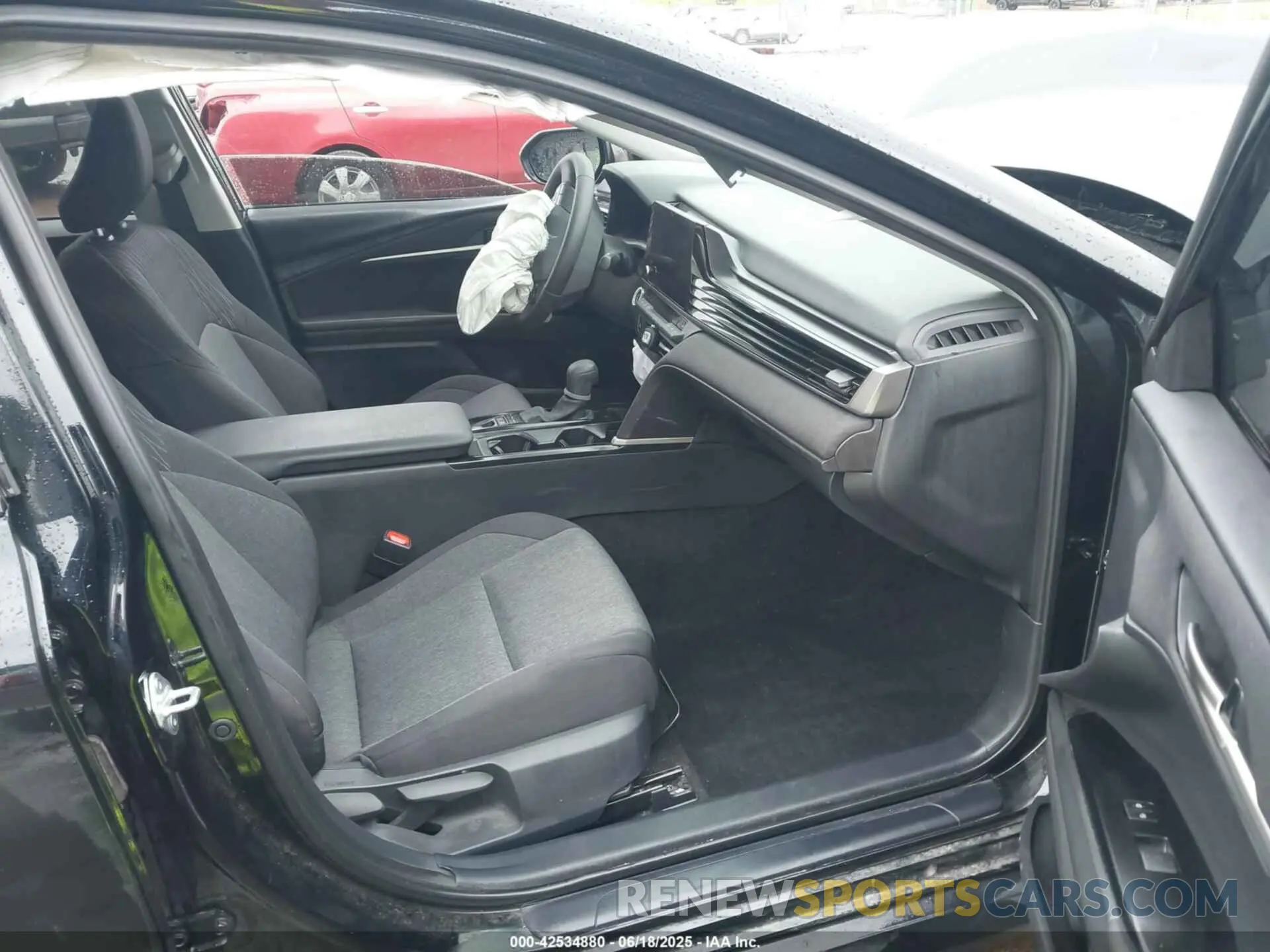 5 Photograph of a damaged car 4T1DBADK5SU503558 TOYOTA CAMRY 2025