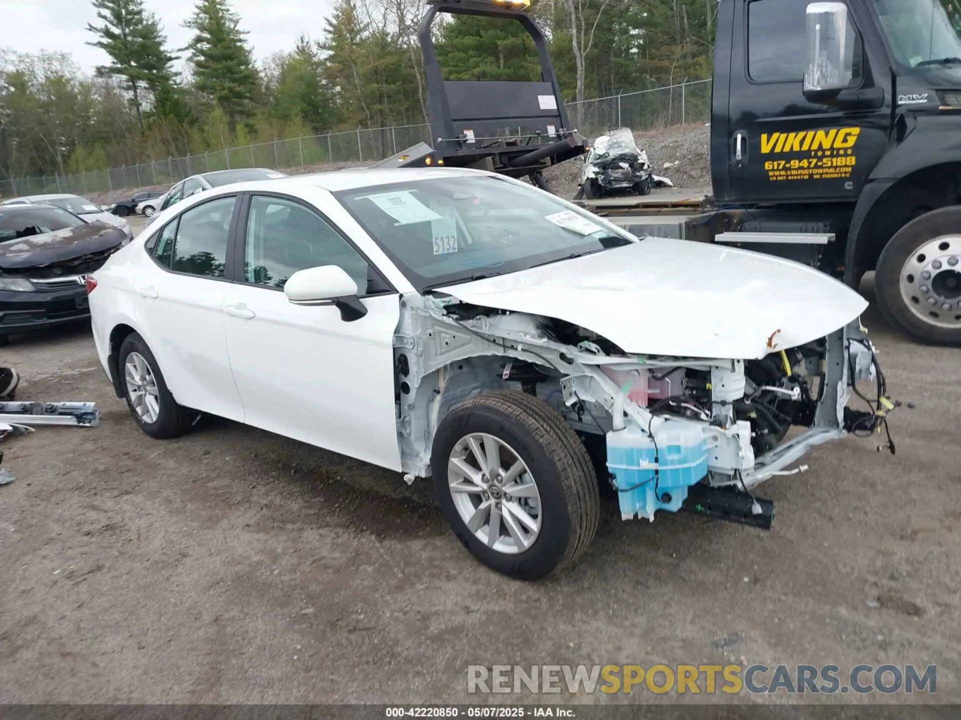 1 Photograph of a damaged car 4T1DBADK5SU522109 TOYOTA CAMRY 2025