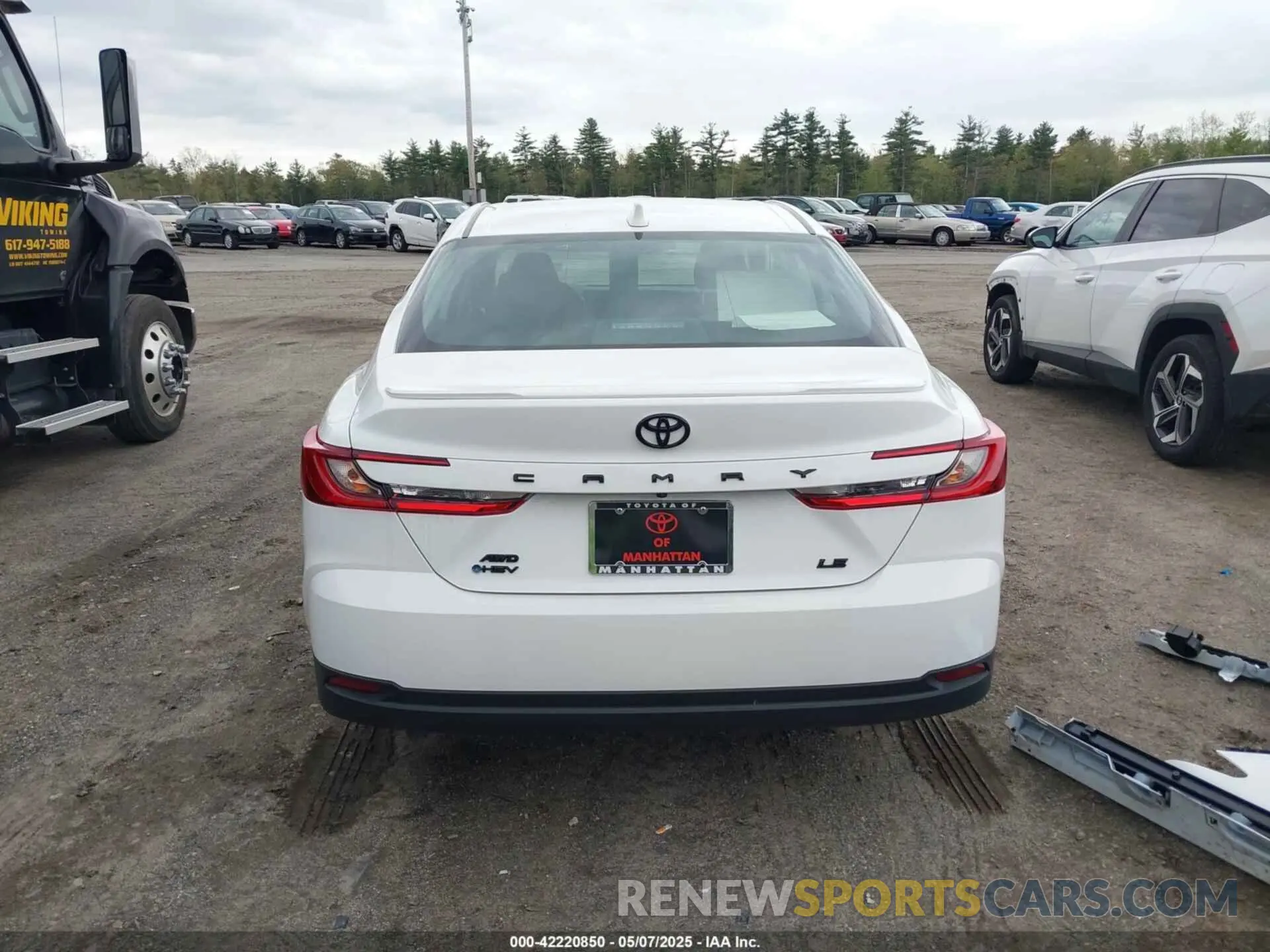 17 Photograph of a damaged car 4T1DBADK5SU522109 TOYOTA CAMRY 2025