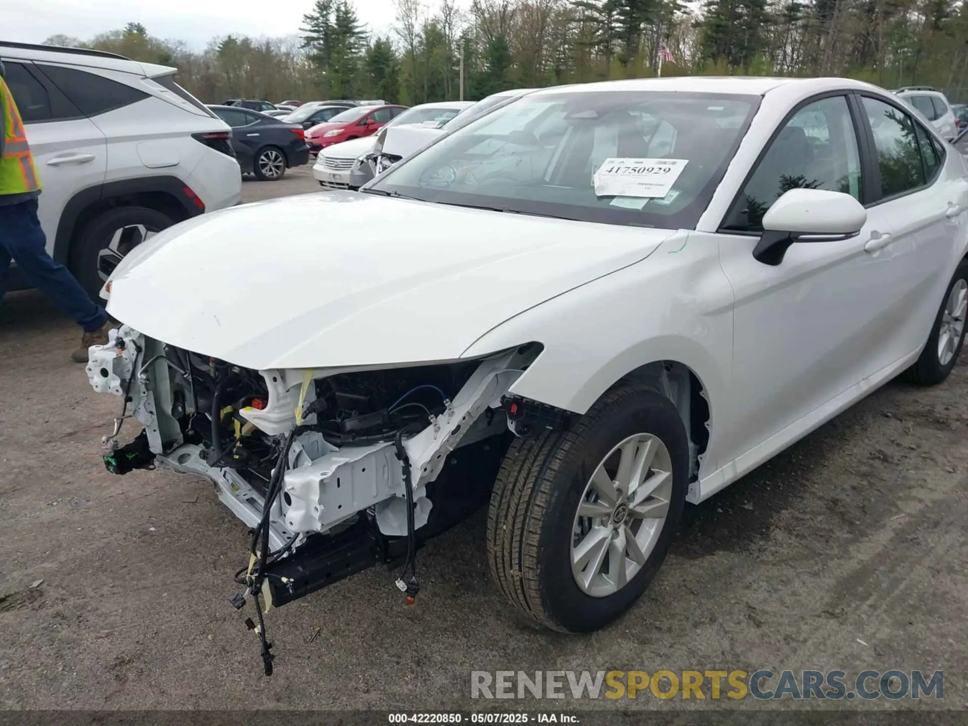 18 Photograph of a damaged car 4T1DBADK5SU522109 TOYOTA CAMRY 2025