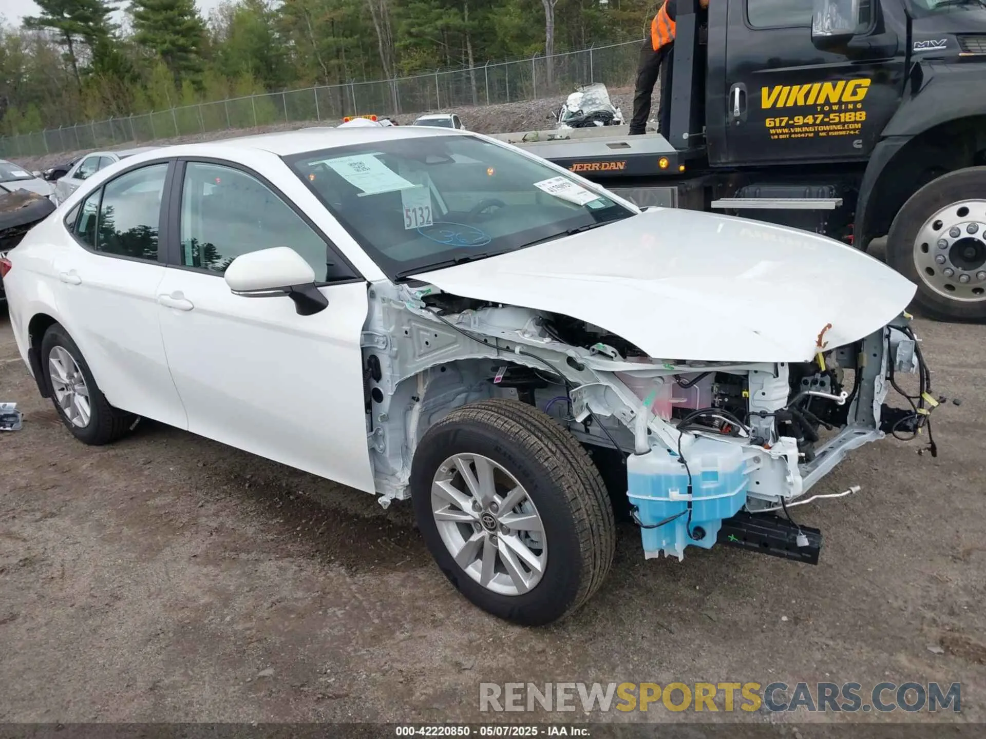 19 Photograph of a damaged car 4T1DBADK5SU522109 TOYOTA CAMRY 2025