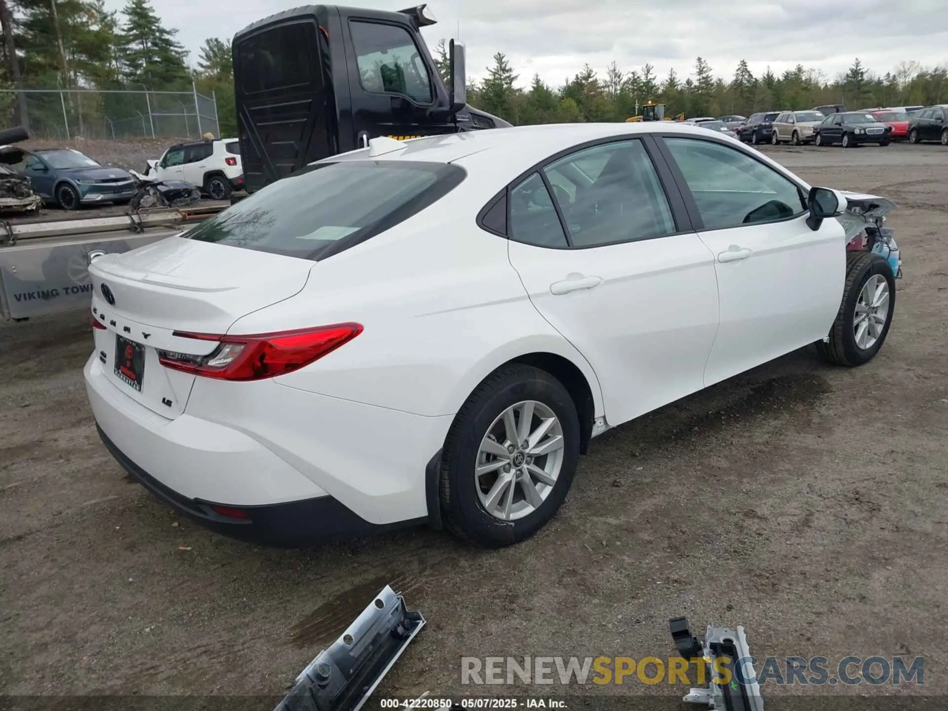 4 Photograph of a damaged car 4T1DBADK5SU522109 TOYOTA CAMRY 2025