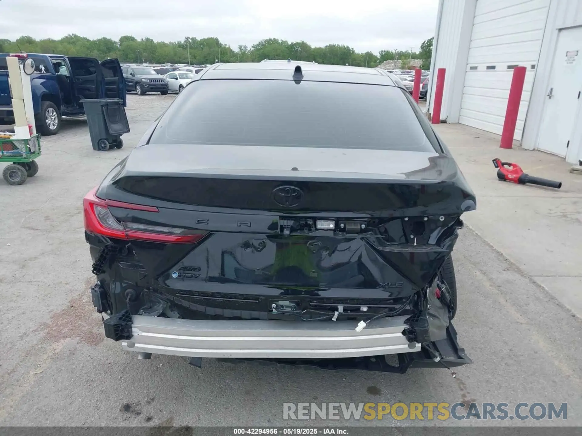 17 Photograph of a damaged car 4T1DBADK6SU022282 TOYOTA CAMRY 2025