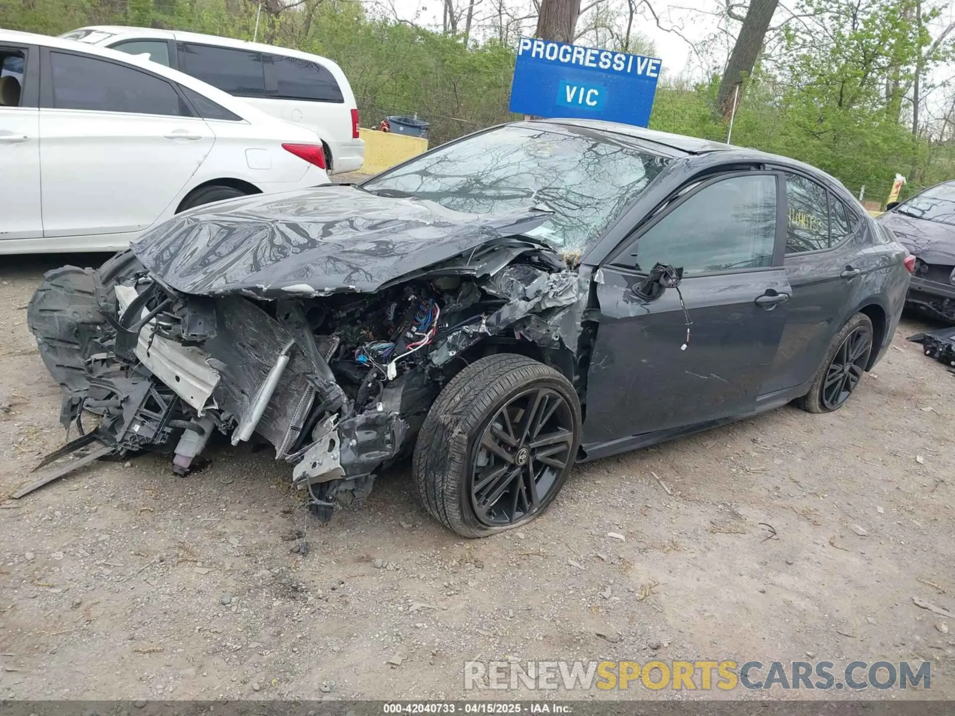2 Photograph of a damaged car 4T1DBADK6SU509451 TOYOTA CAMRY 2025