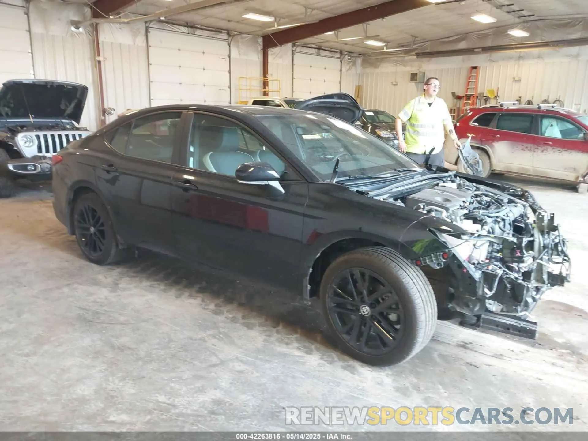 1 Photograph of a damaged car 4T1DBADK7SU510284 TOYOTA CAMRY 2025