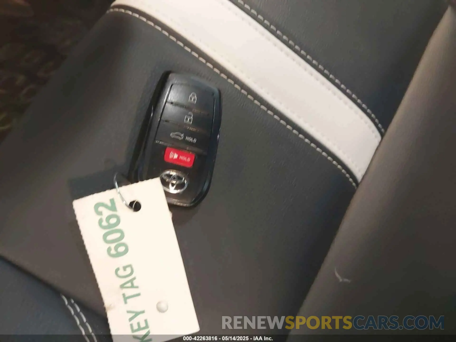 11 Photograph of a damaged car 4T1DBADK7SU510284 TOYOTA CAMRY 2025