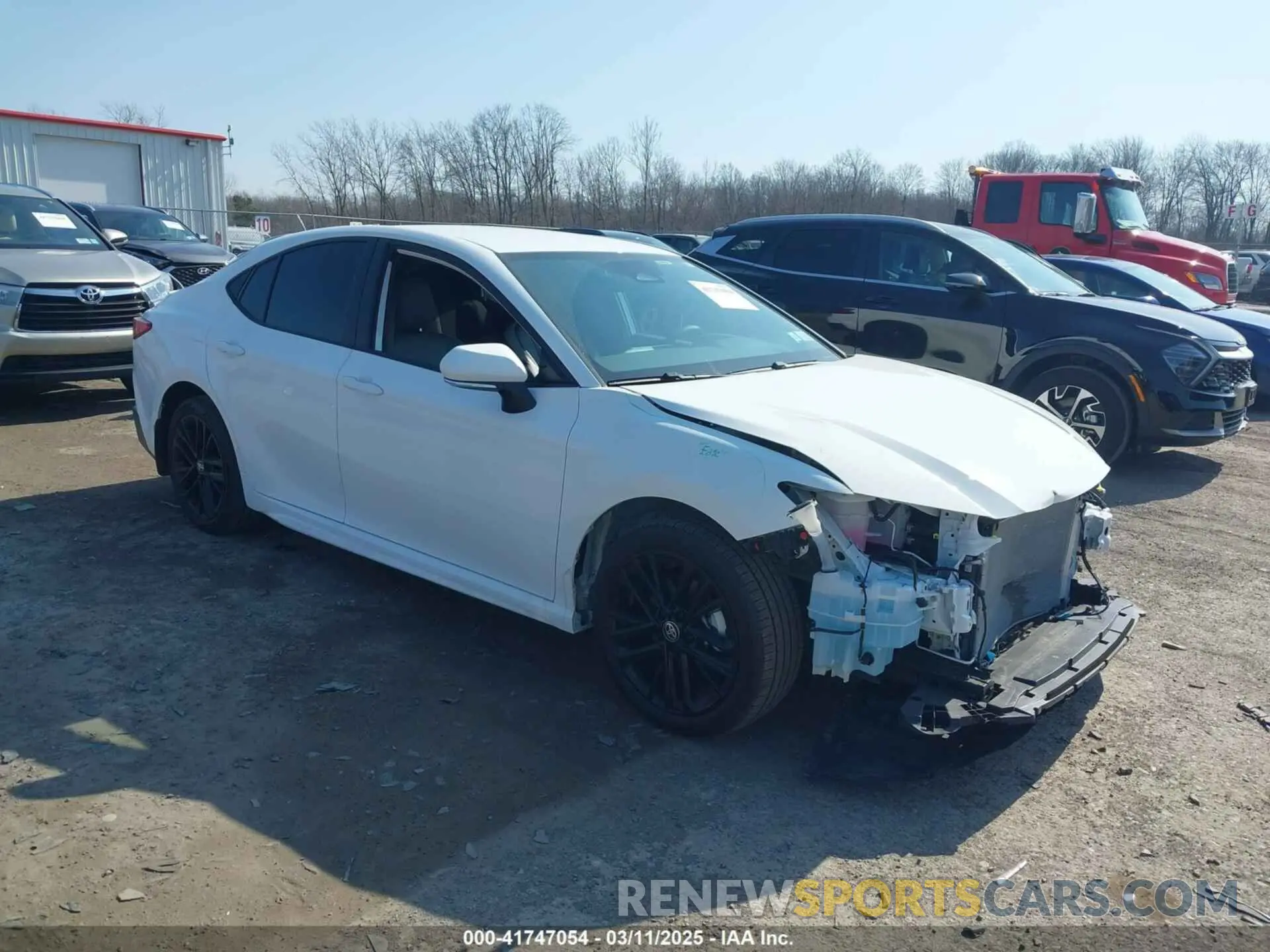 1 Photograph of a damaged car 4T1DBADK7SU512701 TOYOTA CAMRY 2025