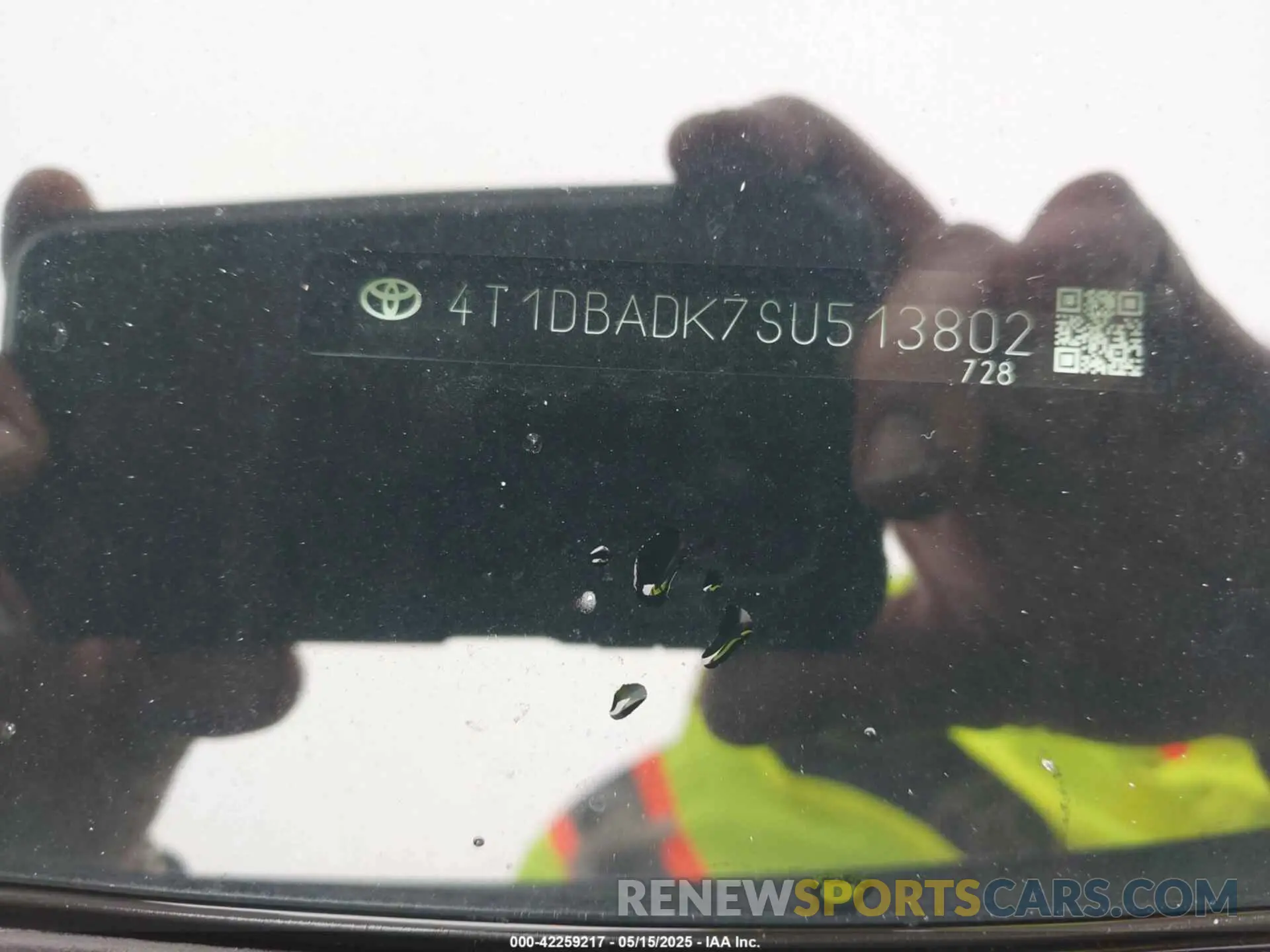 18 Photograph of a damaged car 4T1DBADK7SU513802 TOYOTA CAMRY 2025