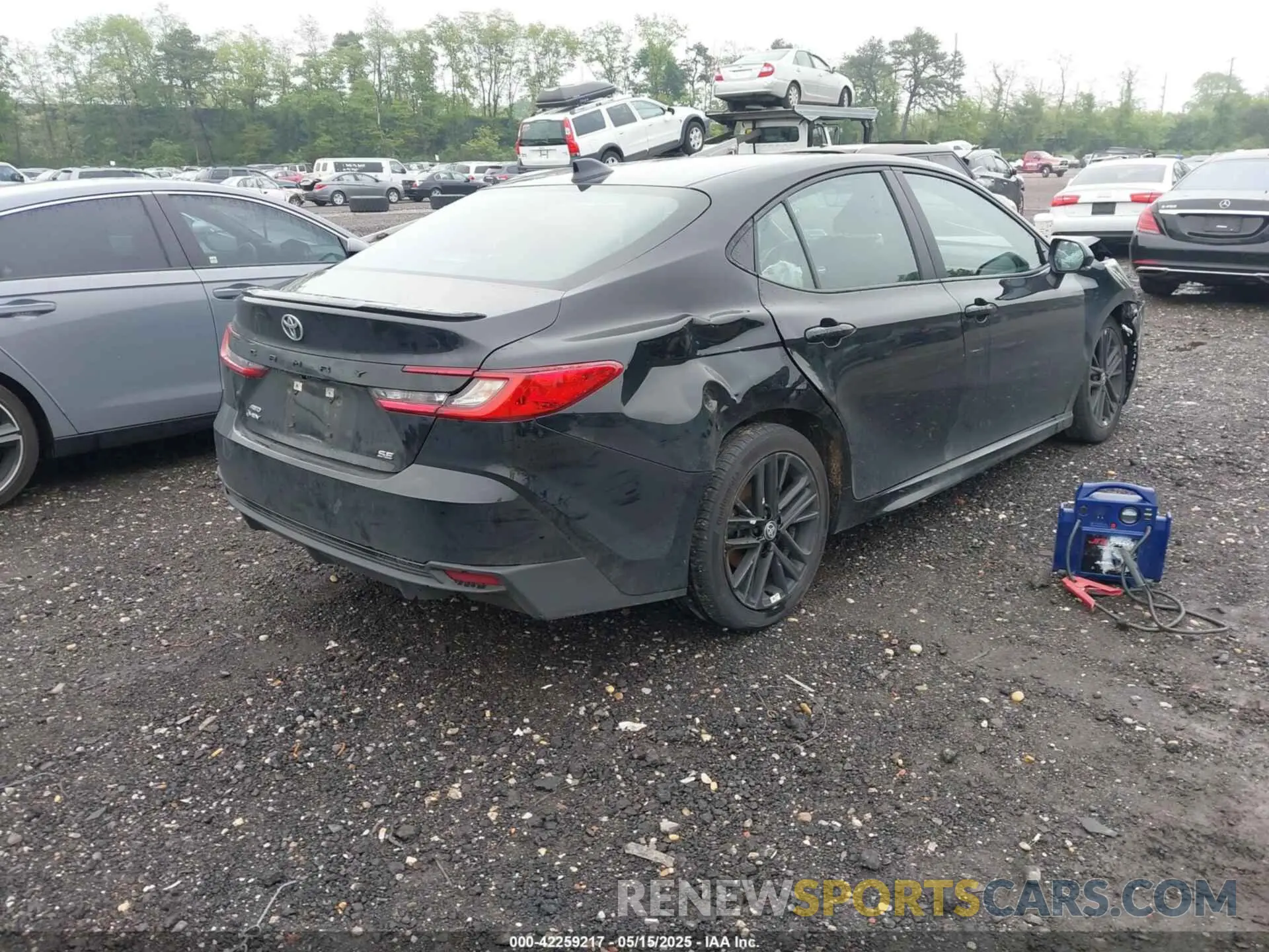 4 Photograph of a damaged car 4T1DBADK7SU513802 TOYOTA CAMRY 2025