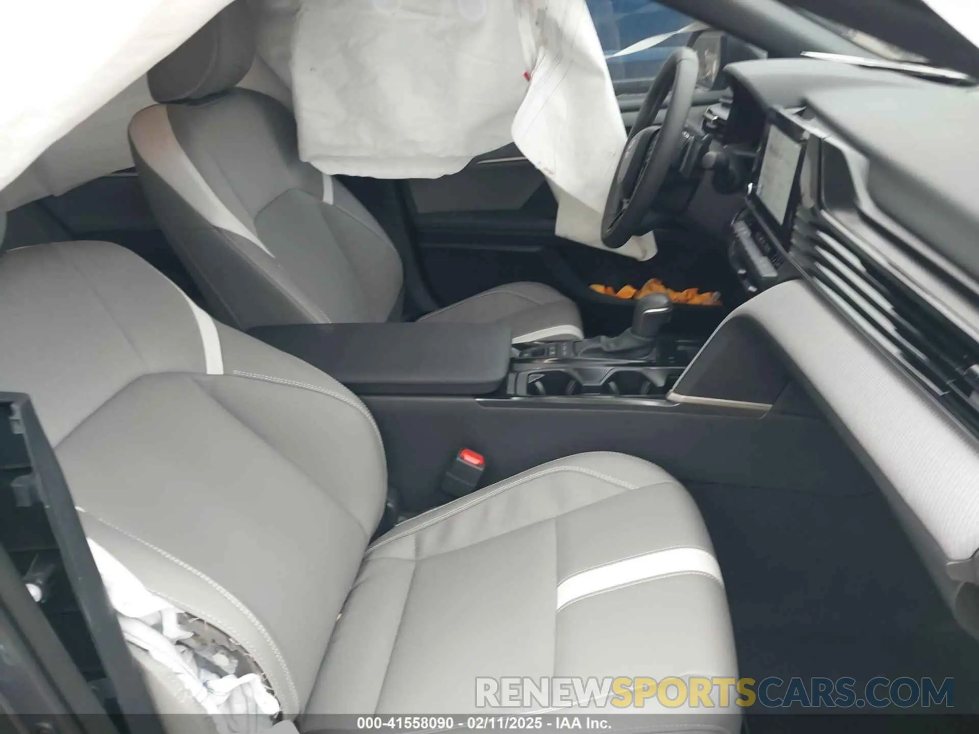 5 Photograph of a damaged car 4T1DBADK8SU009193 TOYOTA CAMRY 2025
