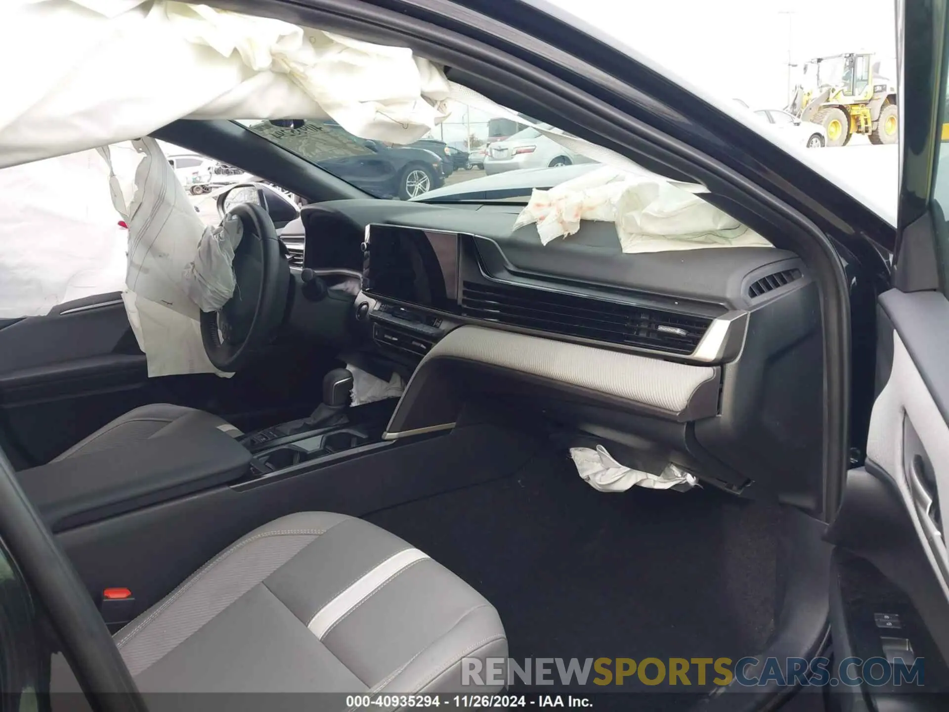 5 Photograph of a damaged car 4T1DBADK8SU500640 TOYOTA CAMRY 2025