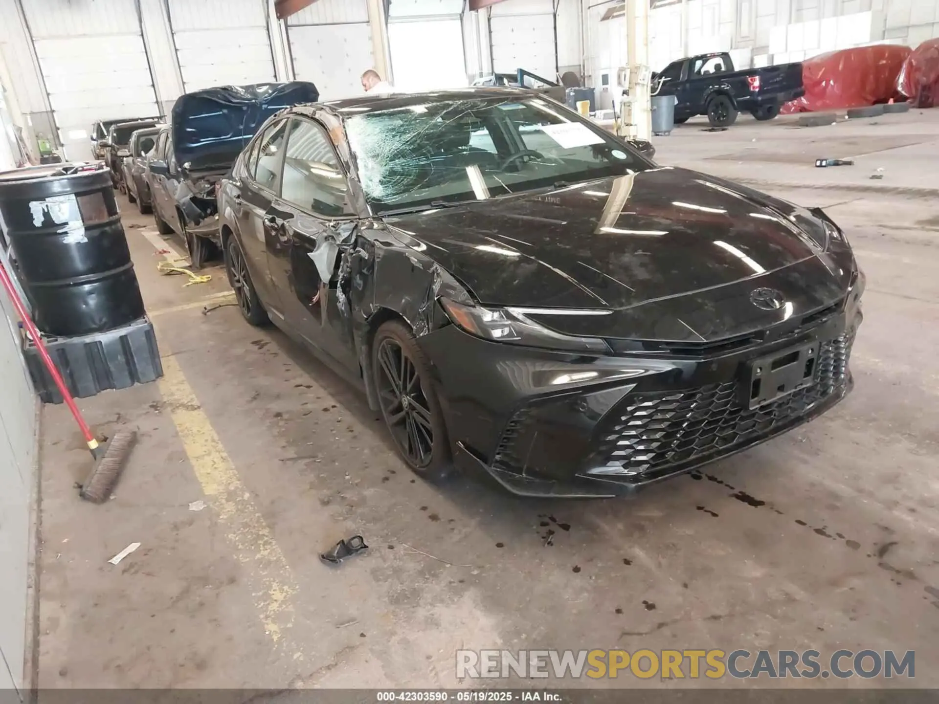 1 Photograph of a damaged car 4T1DBADK8SU510214 TOYOTA CAMRY 2025