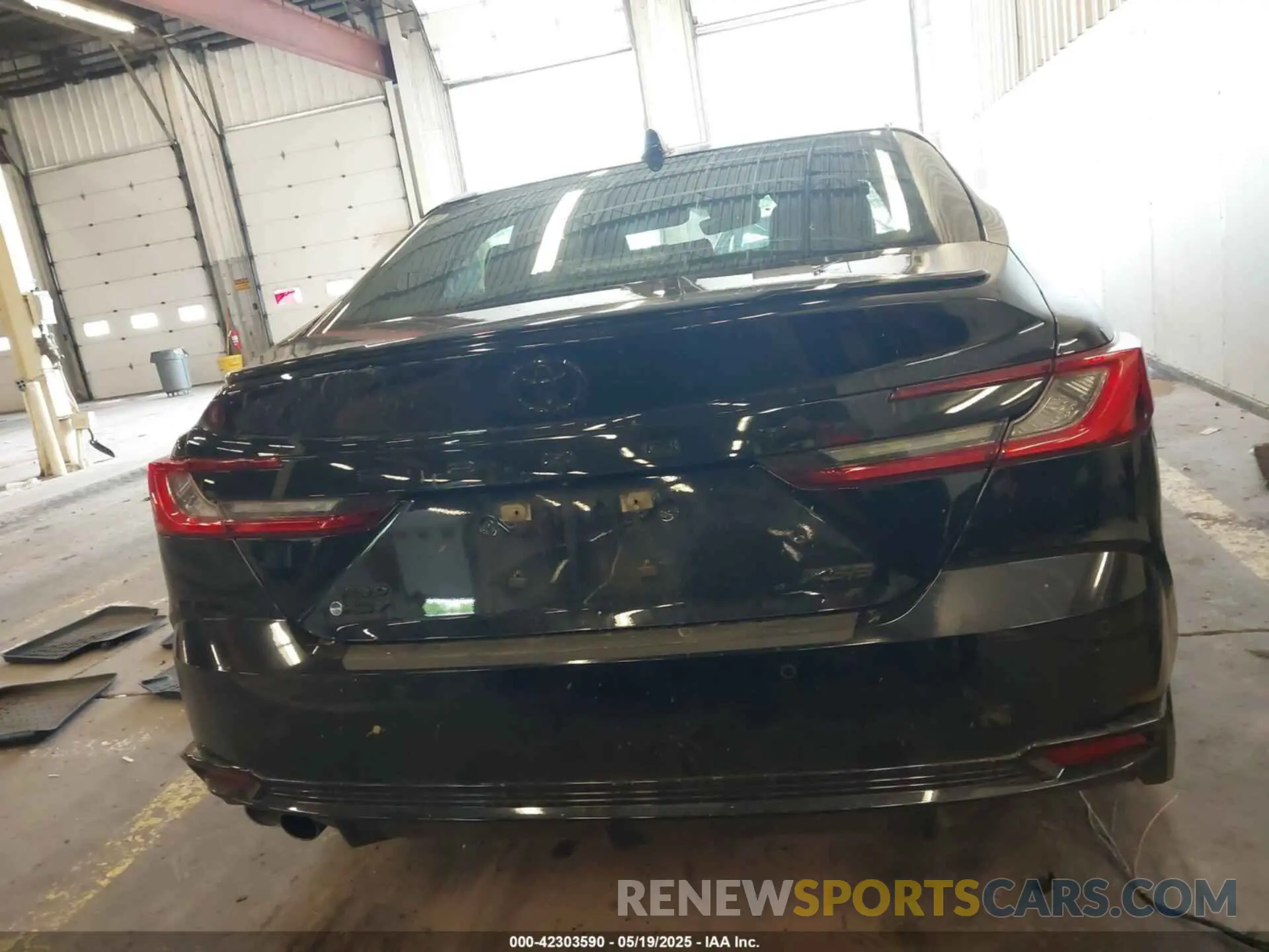 16 Photograph of a damaged car 4T1DBADK8SU510214 TOYOTA CAMRY 2025