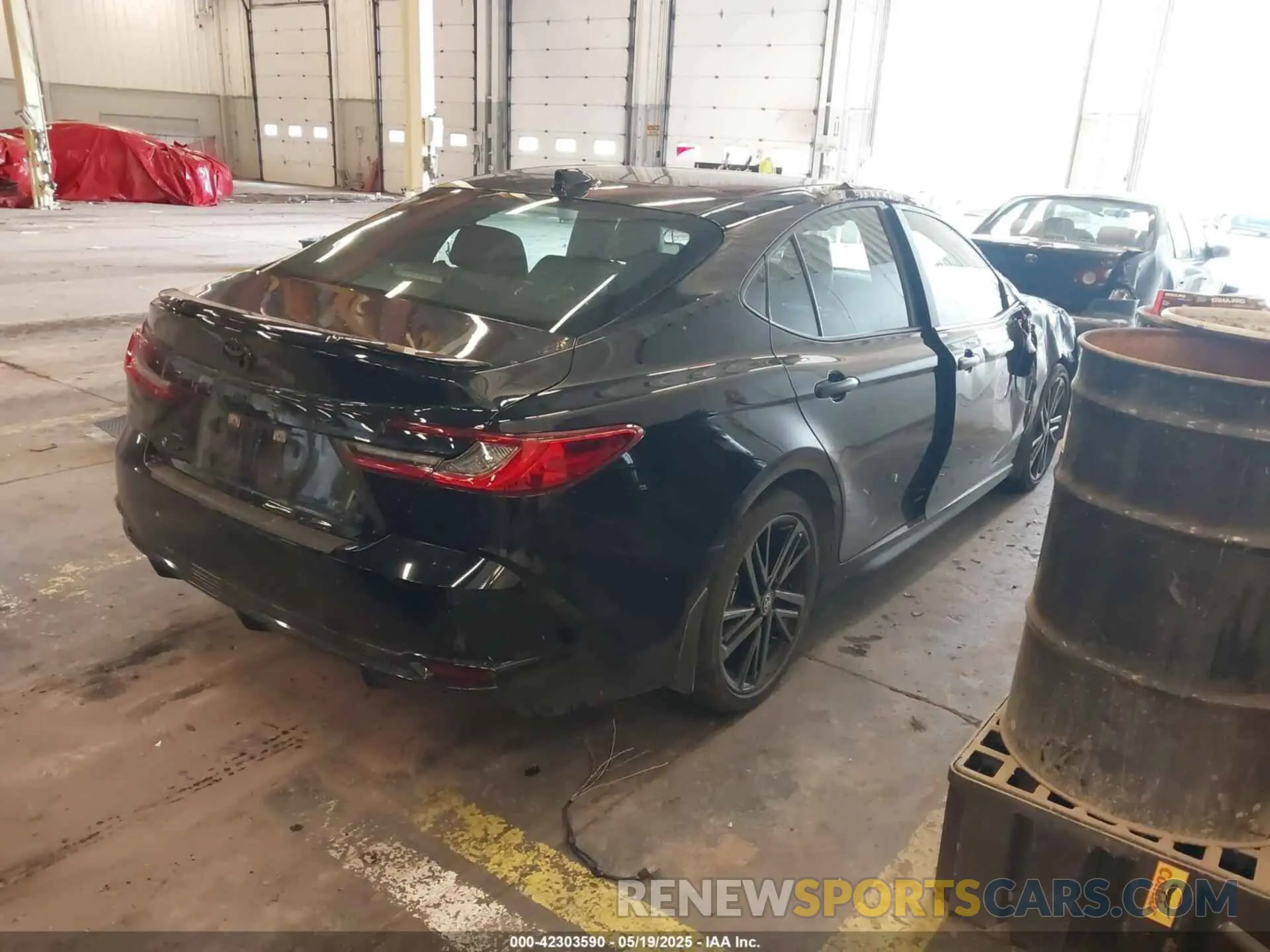 4 Photograph of a damaged car 4T1DBADK8SU510214 TOYOTA CAMRY 2025