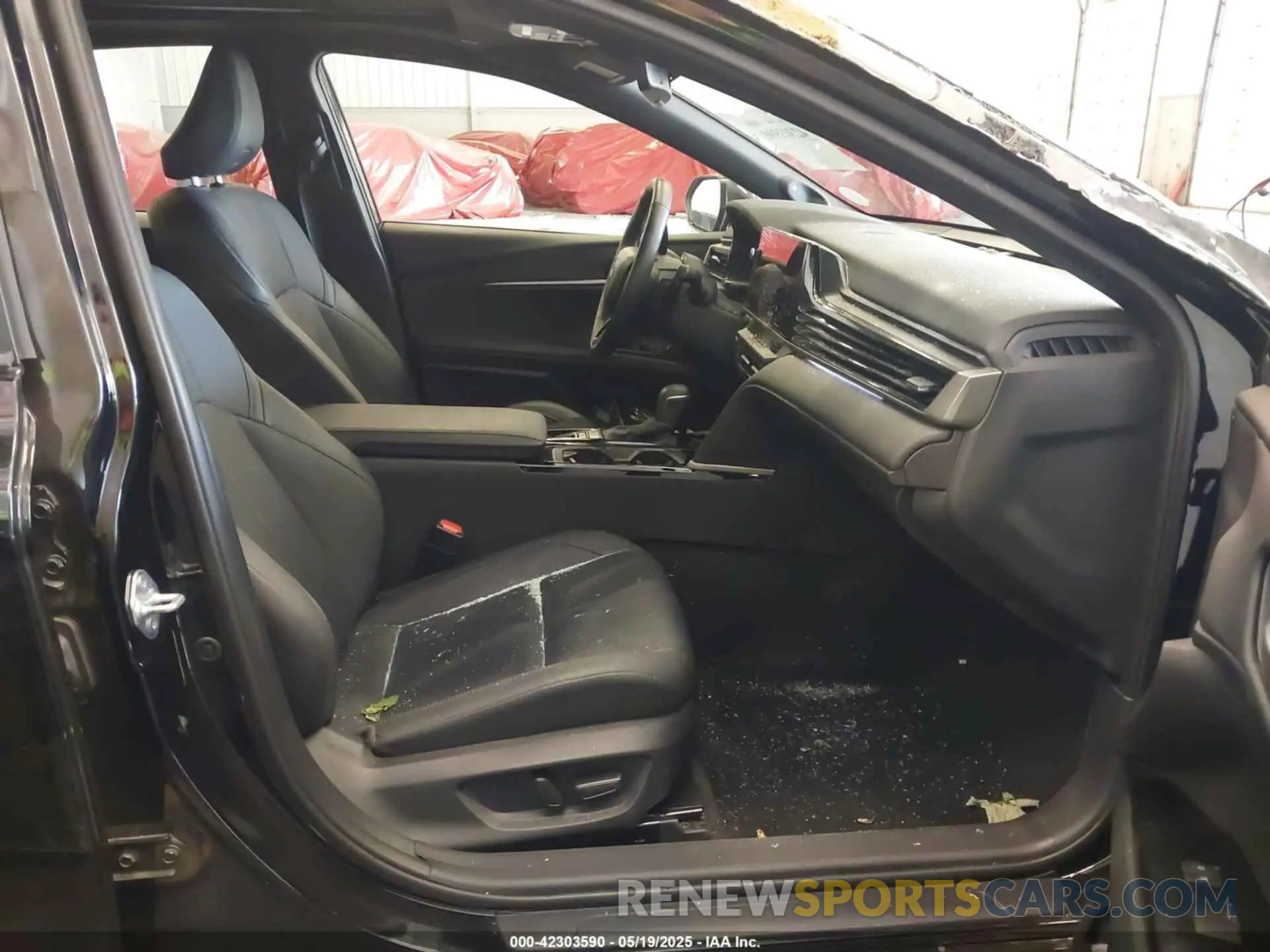 5 Photograph of a damaged car 4T1DBADK8SU510214 TOYOTA CAMRY 2025