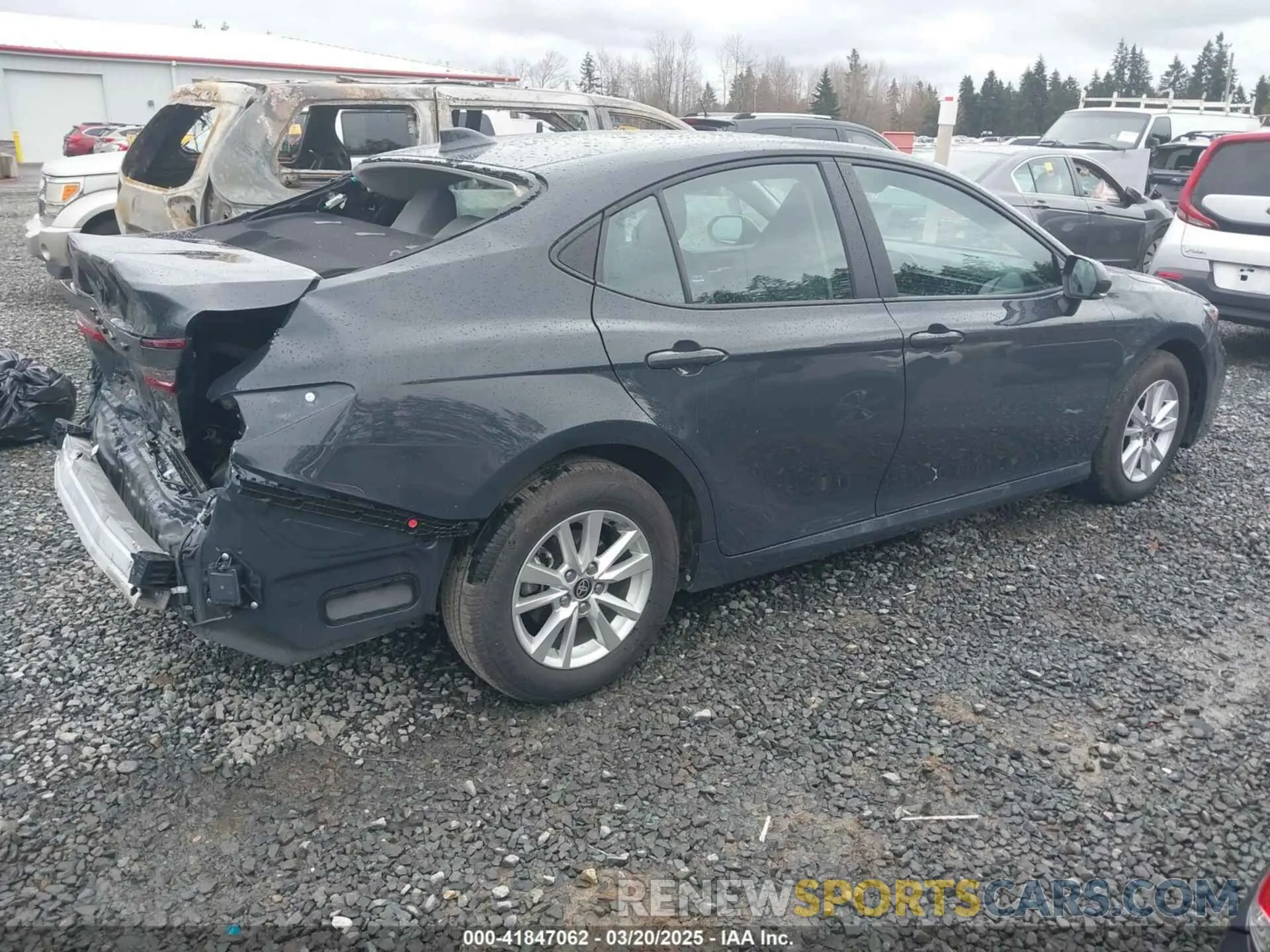 4 Photograph of a damaged car 4T1DBADK8SU516255 TOYOTA CAMRY 2025