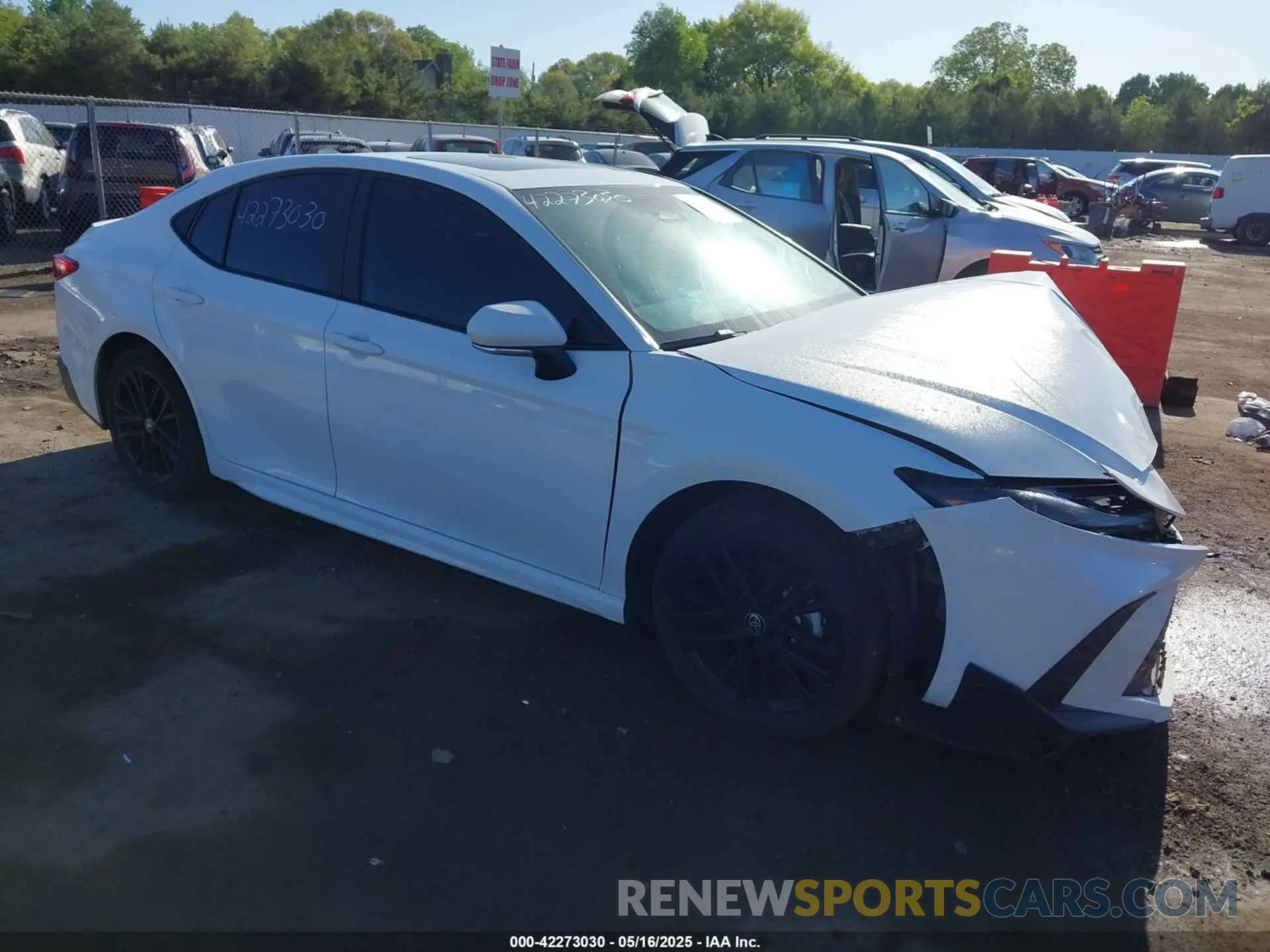 1 Photograph of a damaged car 4T1DBADK8SU519611 TOYOTA CAMRY 2025