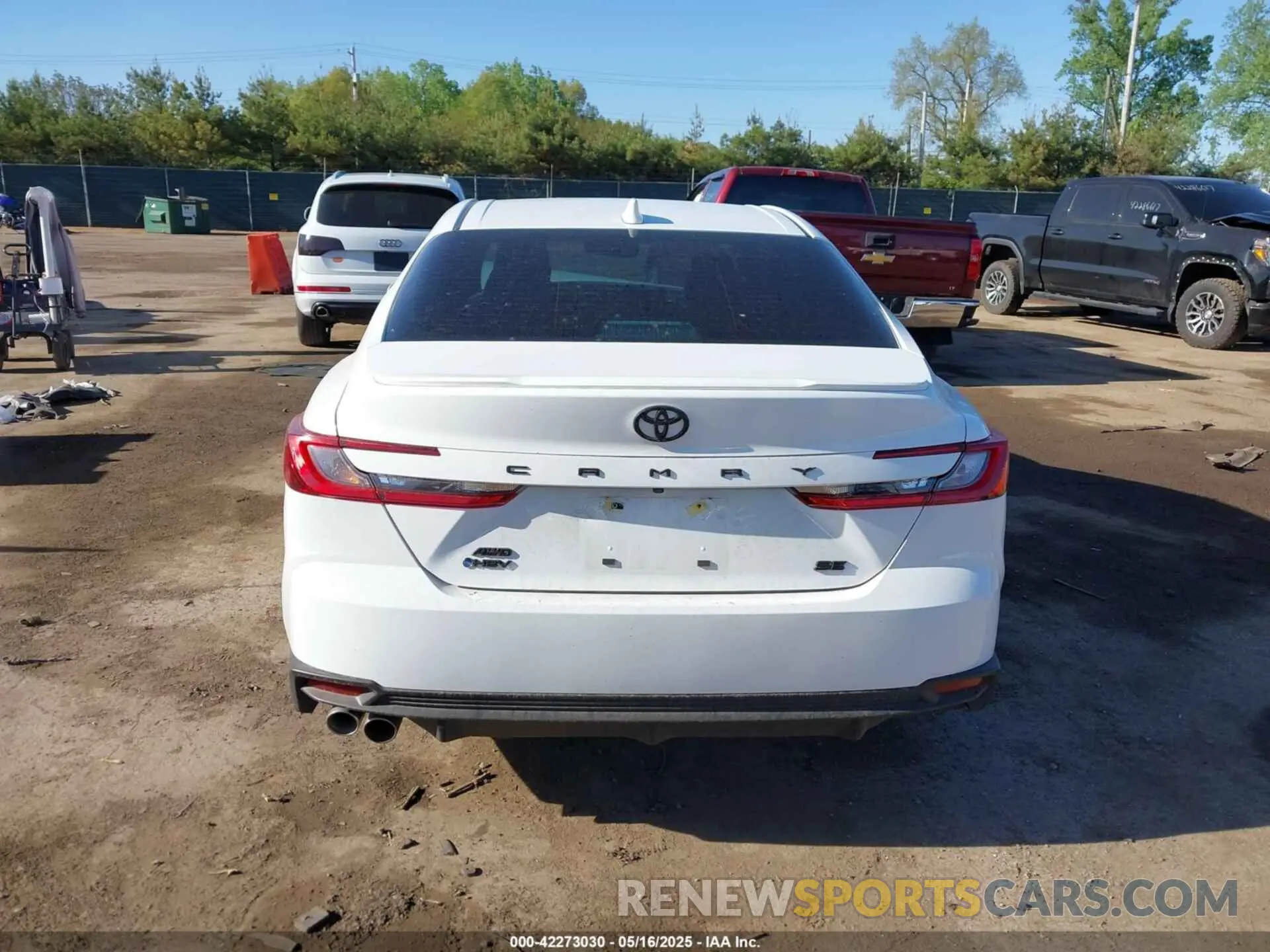 17 Photograph of a damaged car 4T1DBADK8SU519611 TOYOTA CAMRY 2025