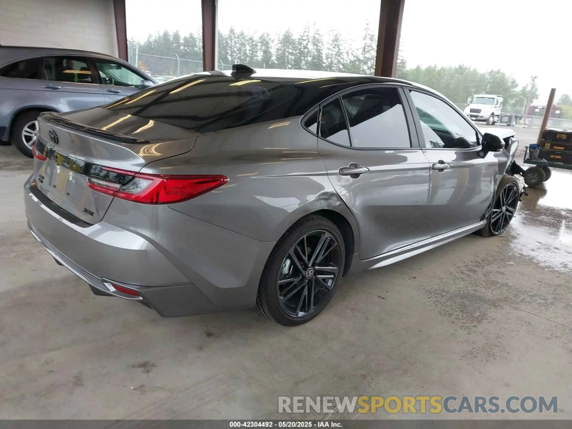 4 Photograph of a damaged car 4T1DBADK8SU520855 TOYOTA CAMRY 2025