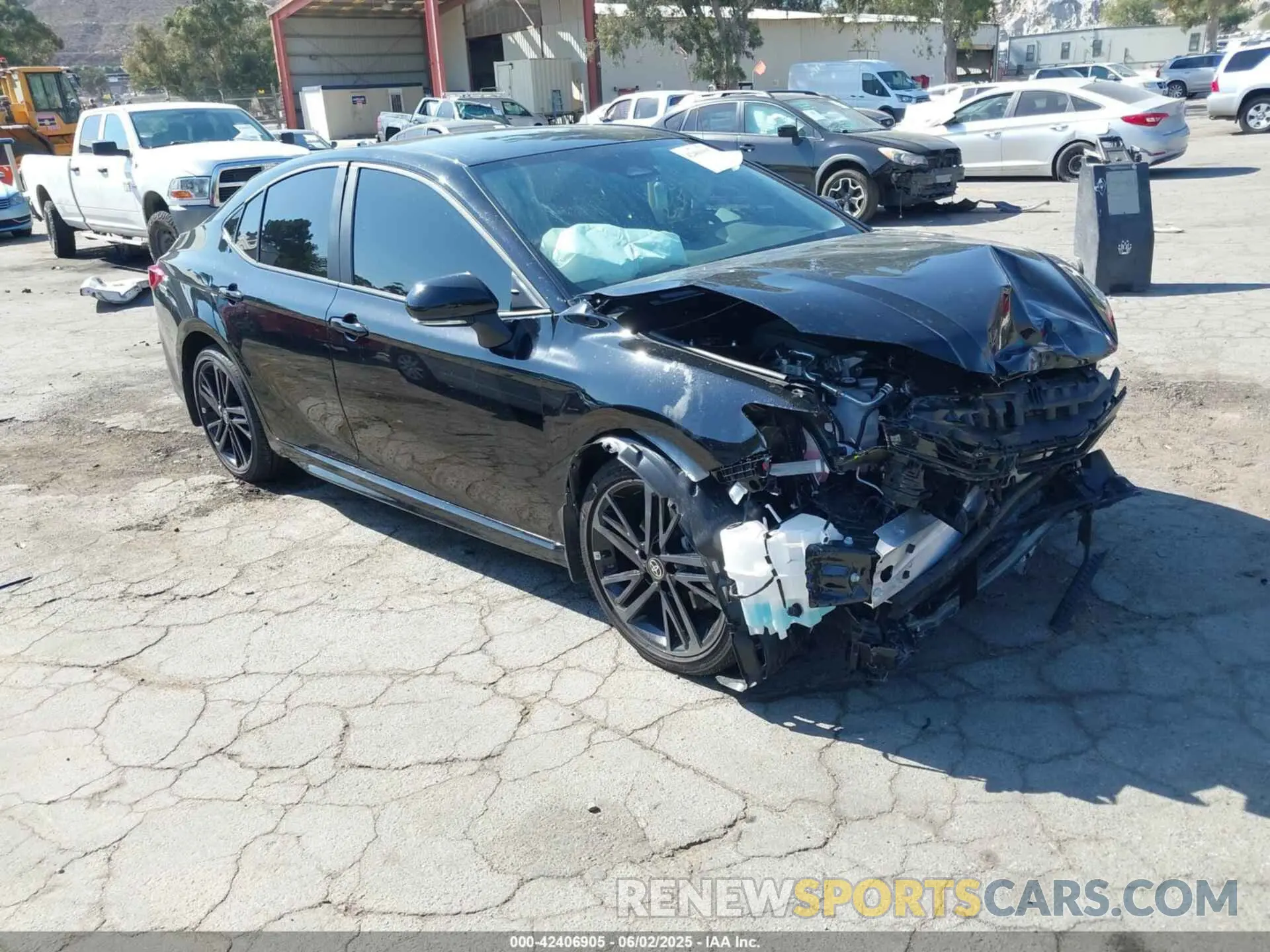 1 Photograph of a damaged car 4T1DBADK8SU527594 TOYOTA CAMRY 2025