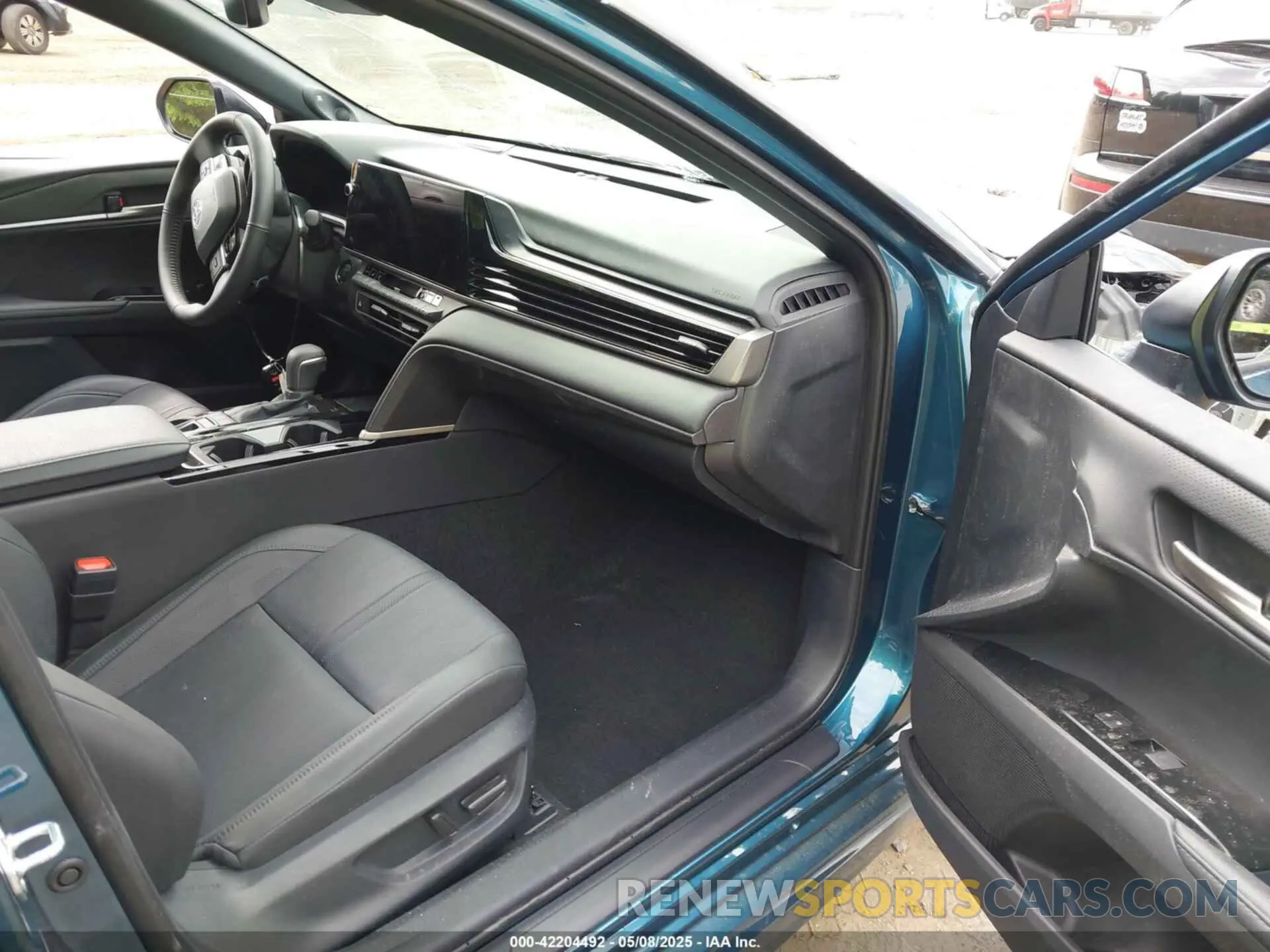 5 Photograph of a damaged car 4T1DBADK9SU019053 TOYOTA CAMRY 2025