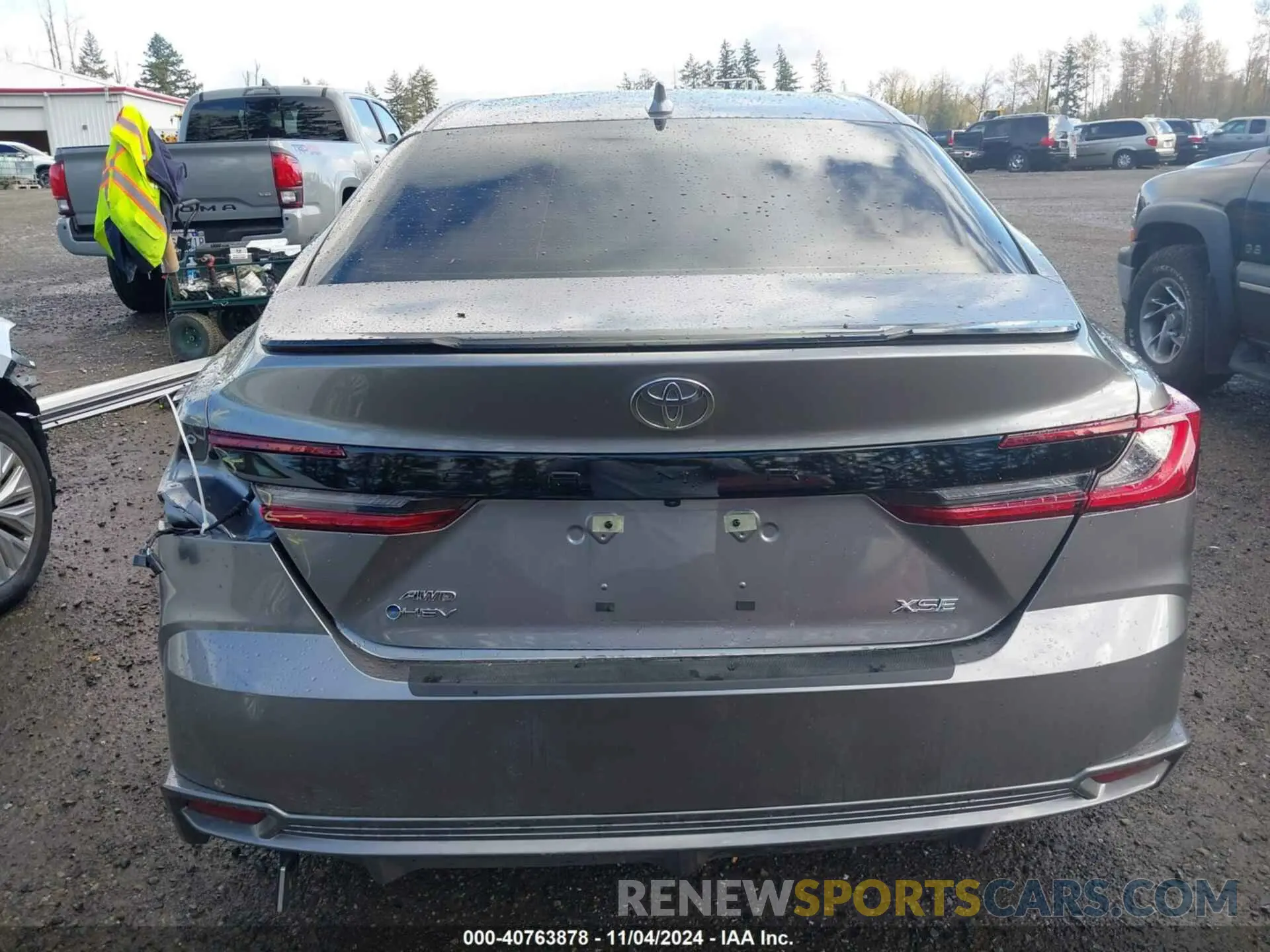 17 Photograph of a damaged car 4T1DBADK9SU502543 TOYOTA CAMRY 2025