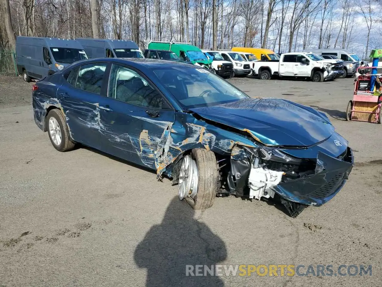 4 Photograph of a damaged car 4T1DBADK9SU521321 TOYOTA CAMRY 2025