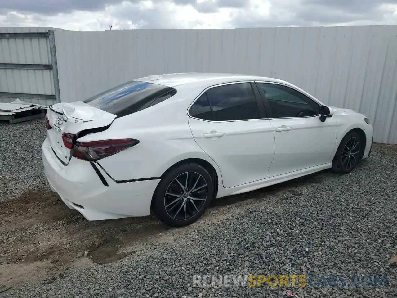 3 Photograph of a damaged car 4T1G11AK3MU579464 TOYOTA CAMRY 2025